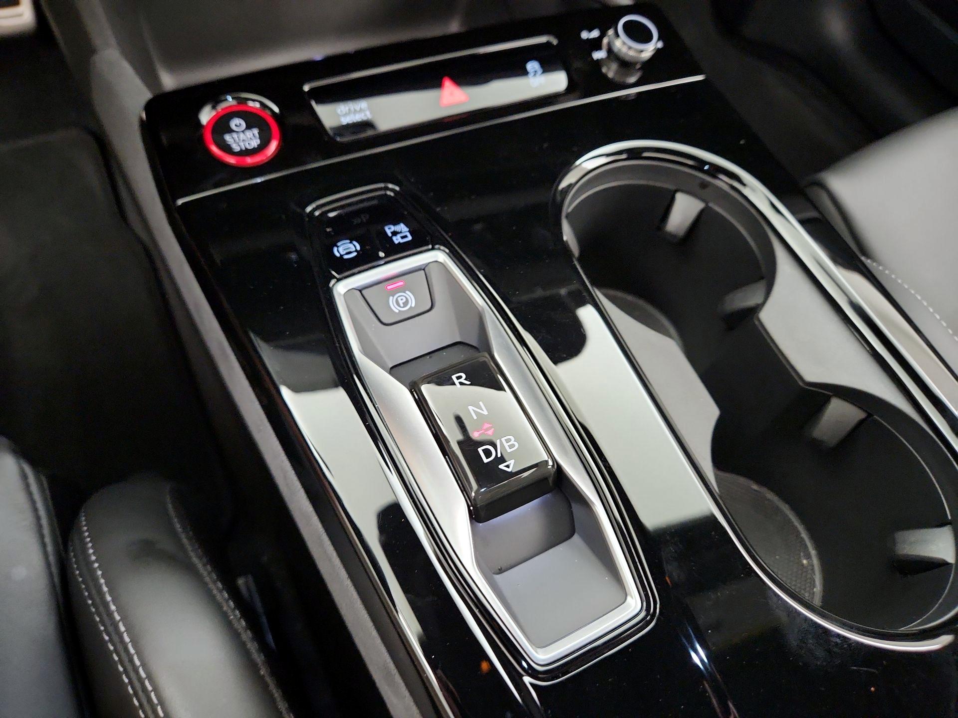 Thumbnail: 2025 Audi SQ6 e-tron - 17