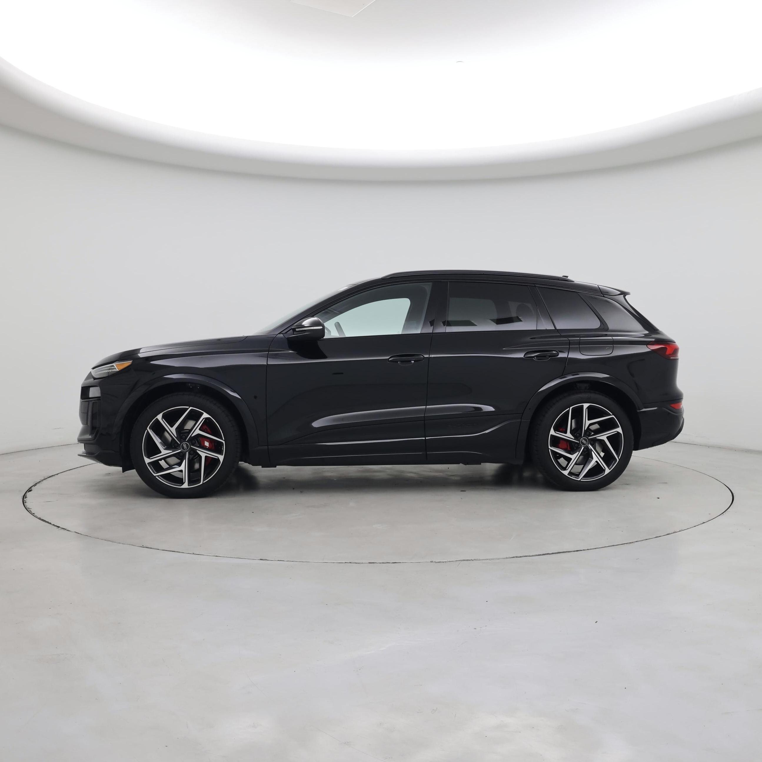 Thumbnail: 2025 Audi SQ6 e-tron - 3