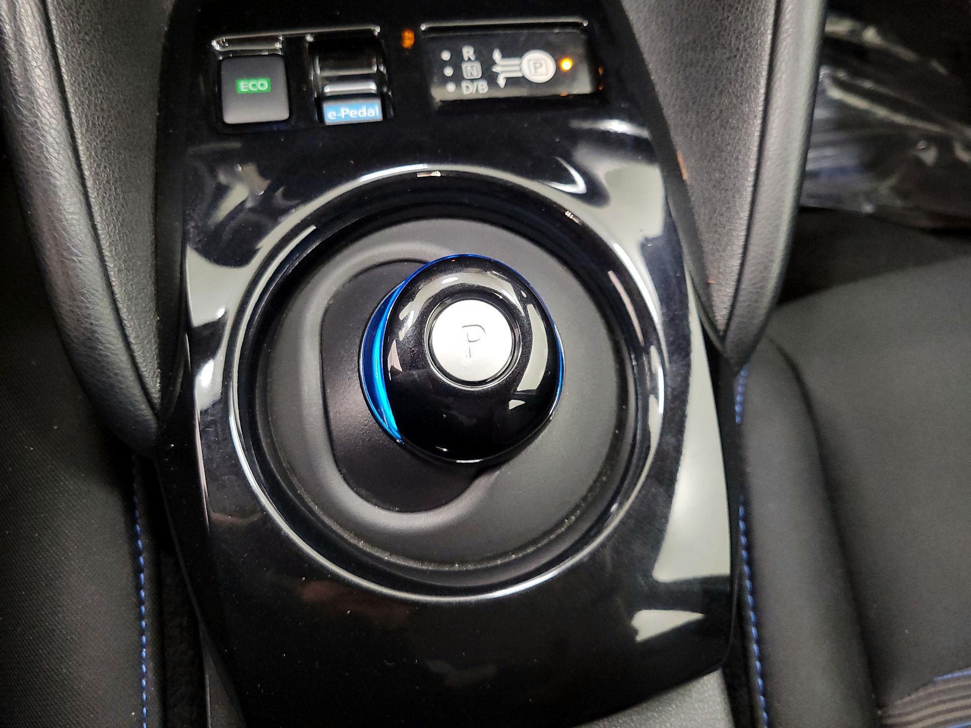 Thumbnail: 2023 Nissan Leaf - 17
