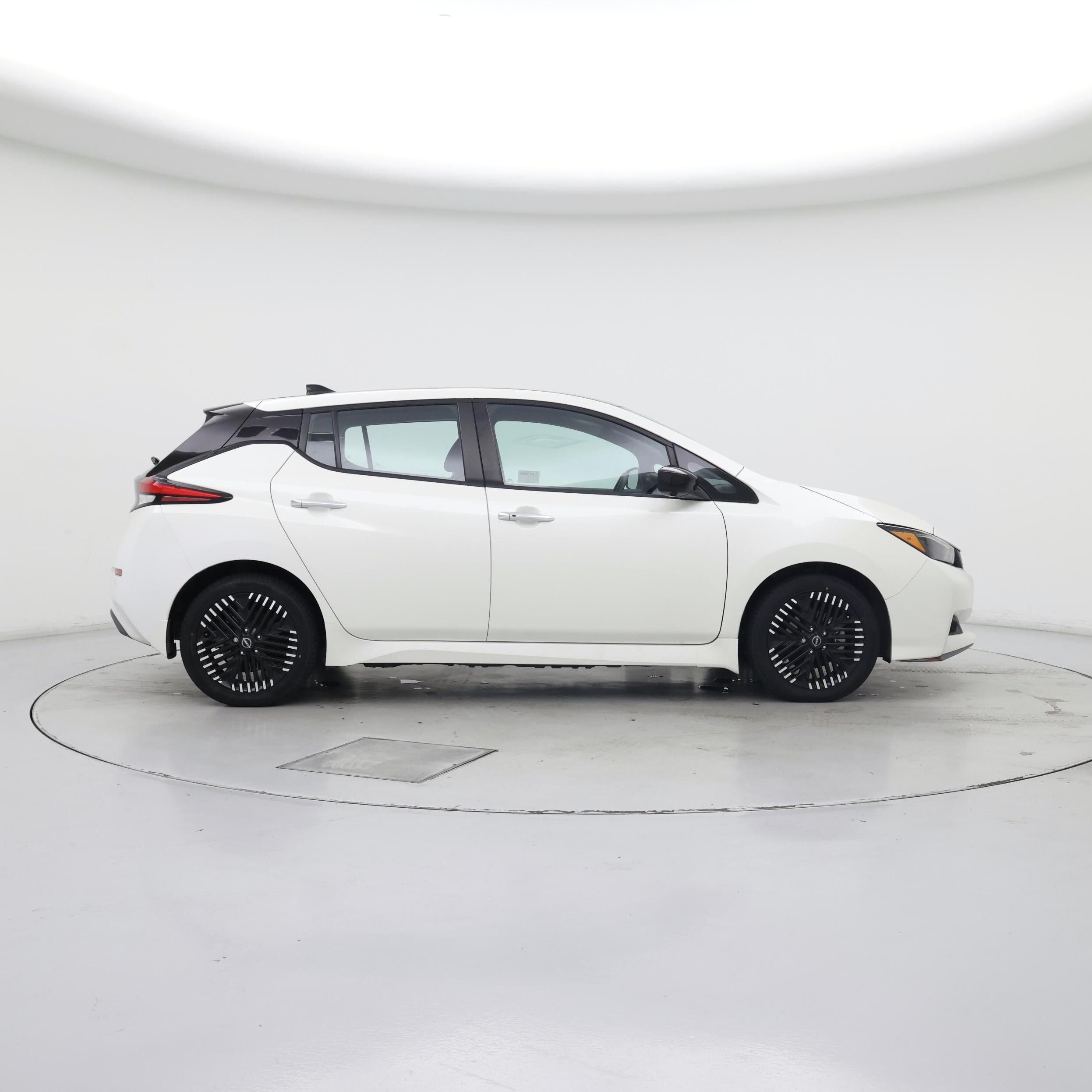 Thumbnail: 2023 Nissan Leaf - 7