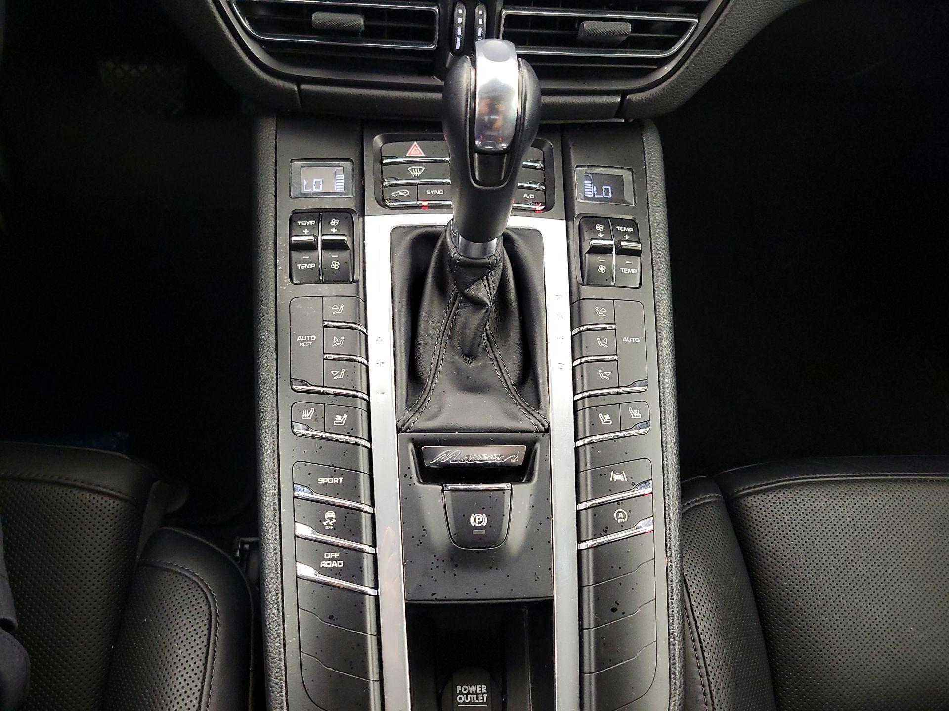 Thumbnail: 2020 Porsche Macan - 18