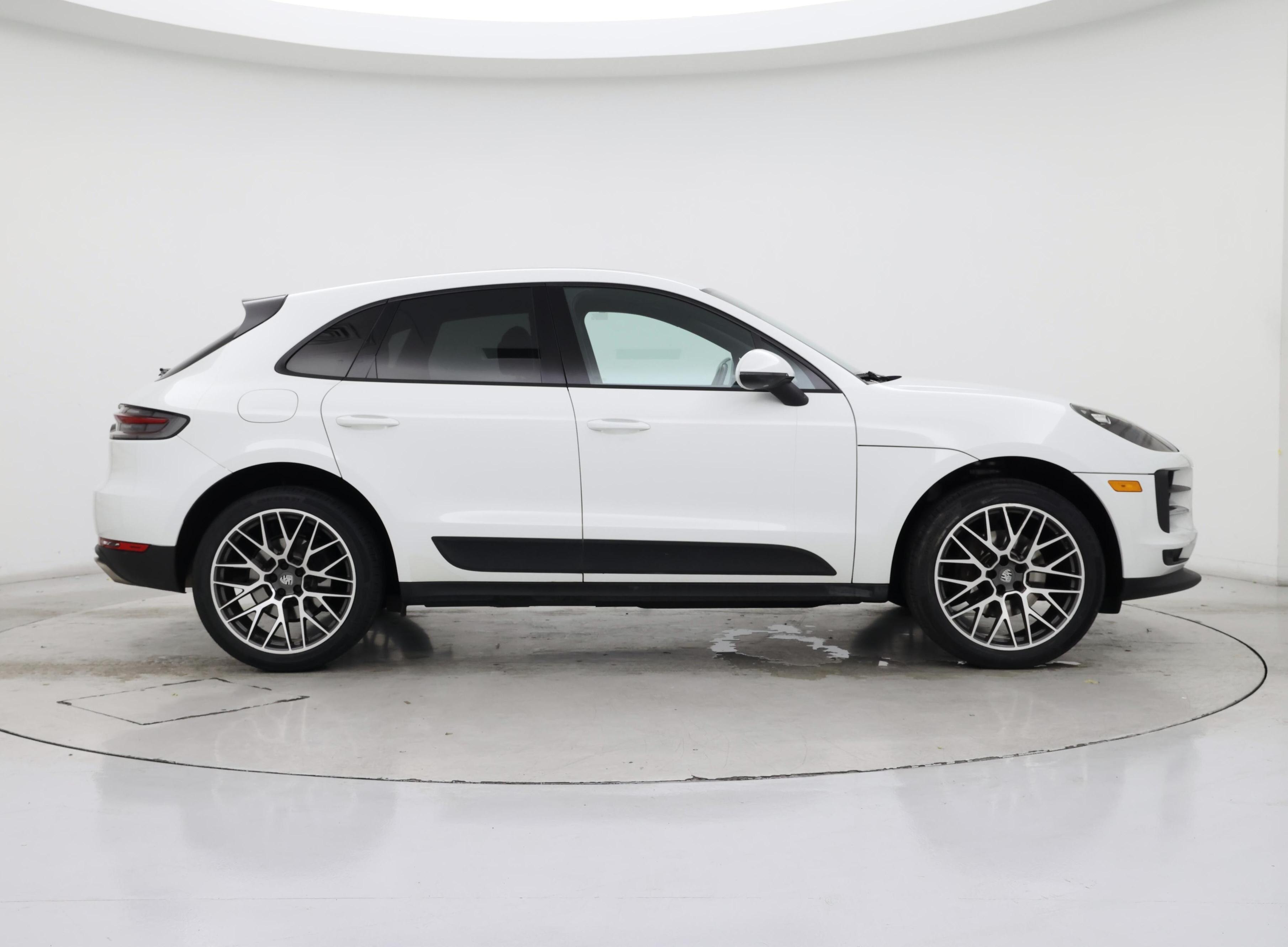 Thumbnail: 2020 Porsche Macan - 7