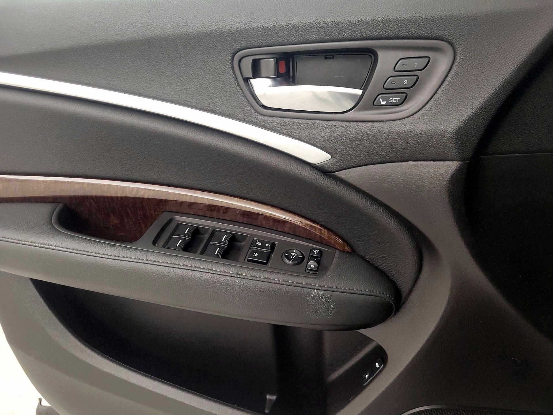 Thumbnail: 2017 Acura MDX - 12