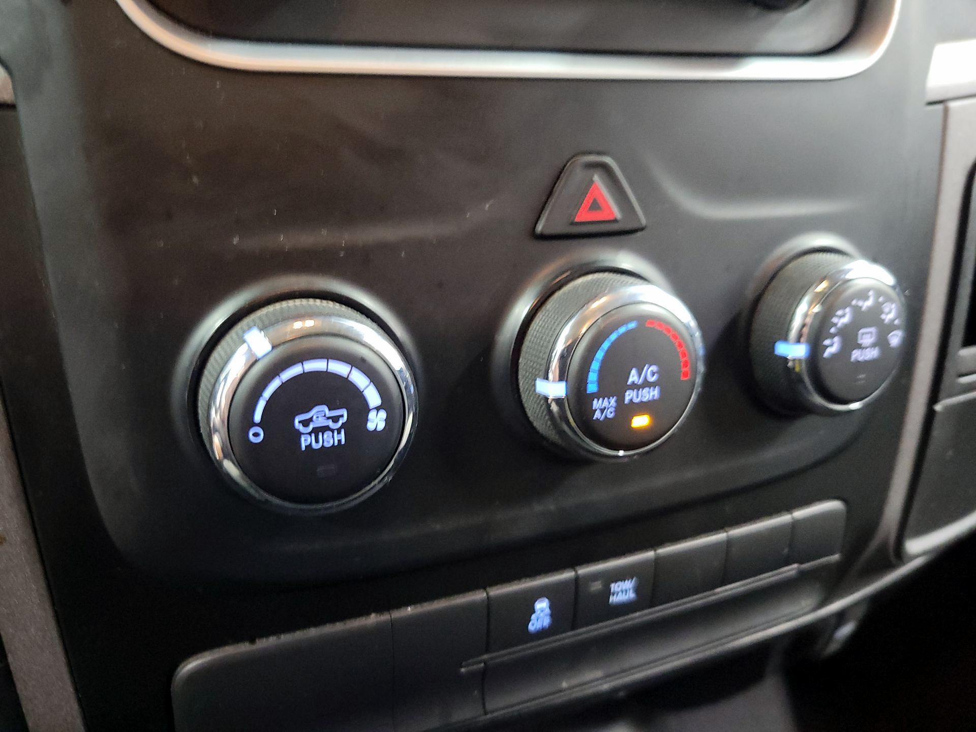 Thumbnail: 2022 RAM 1500 Classic - 16