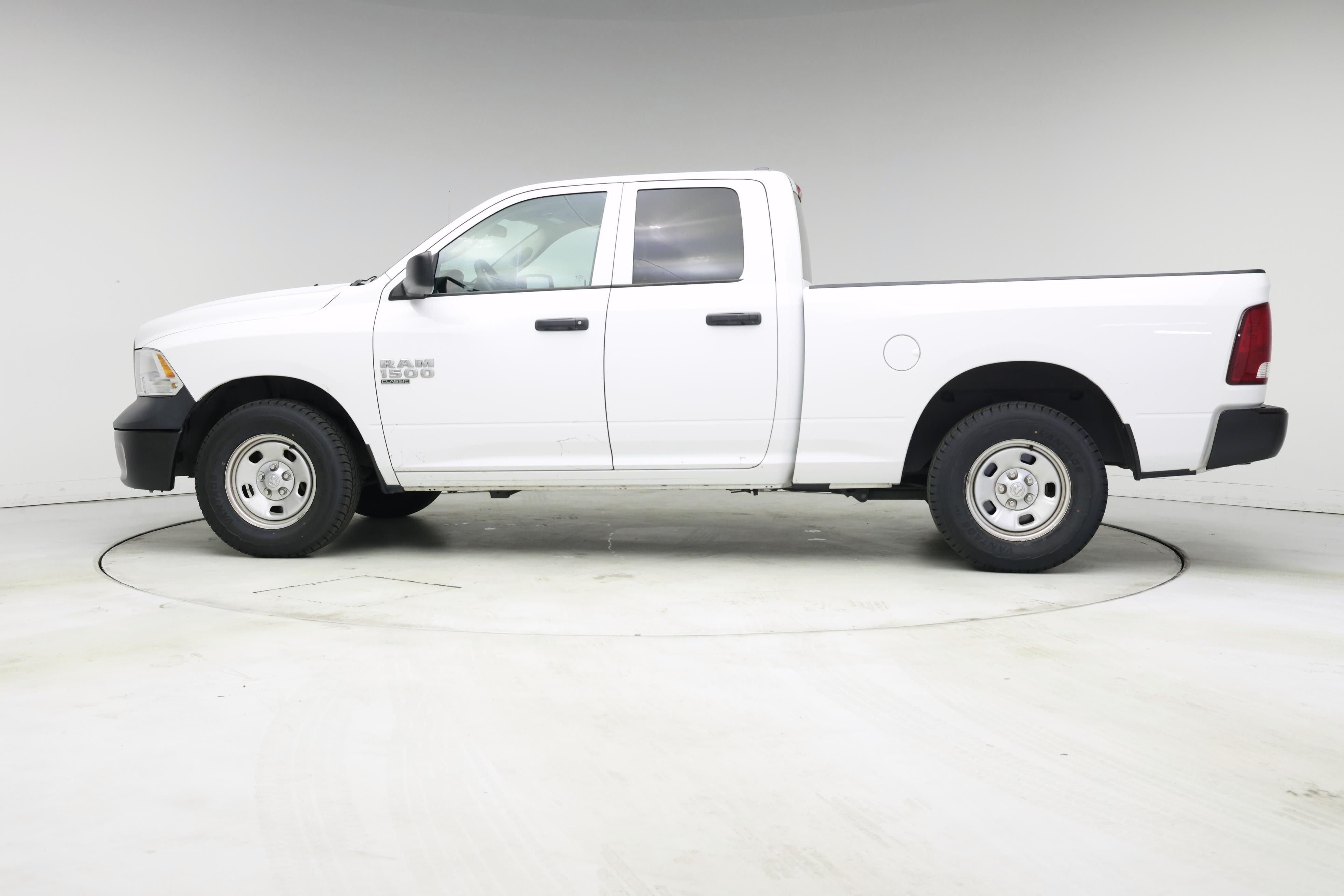 Thumbnail: 2022 RAM 1500 Classic - 3