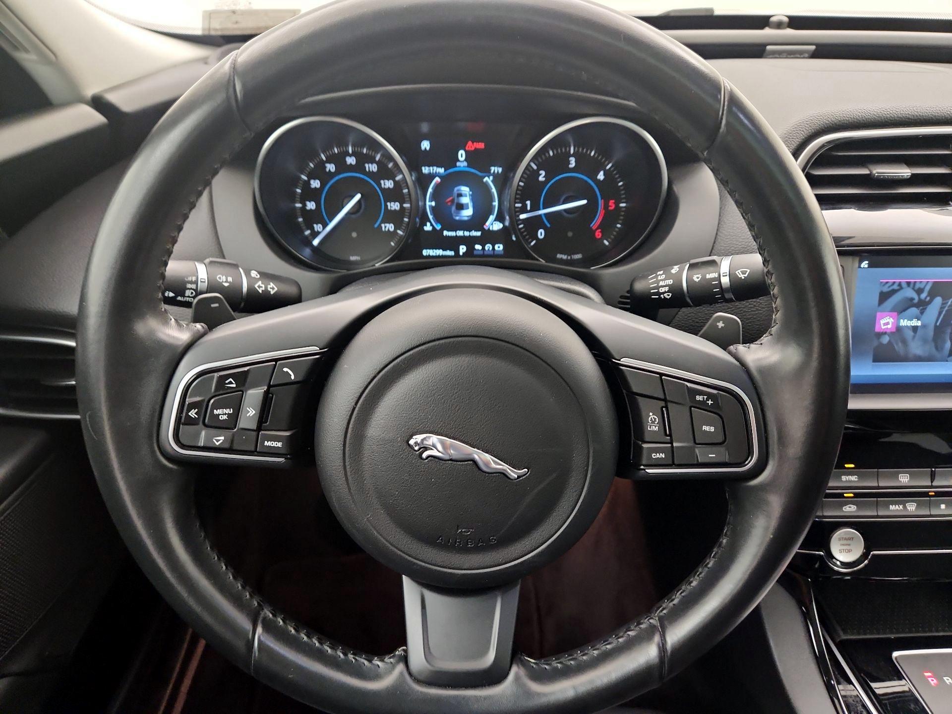 Thumbnail: 2018 Jaguar XE - 10