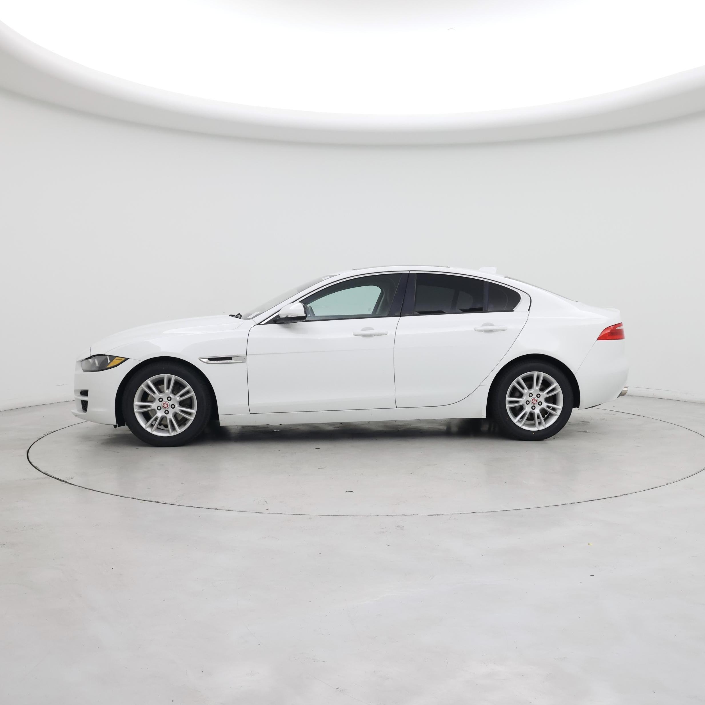 Thumbnail: 2018 Jaguar XE - 3