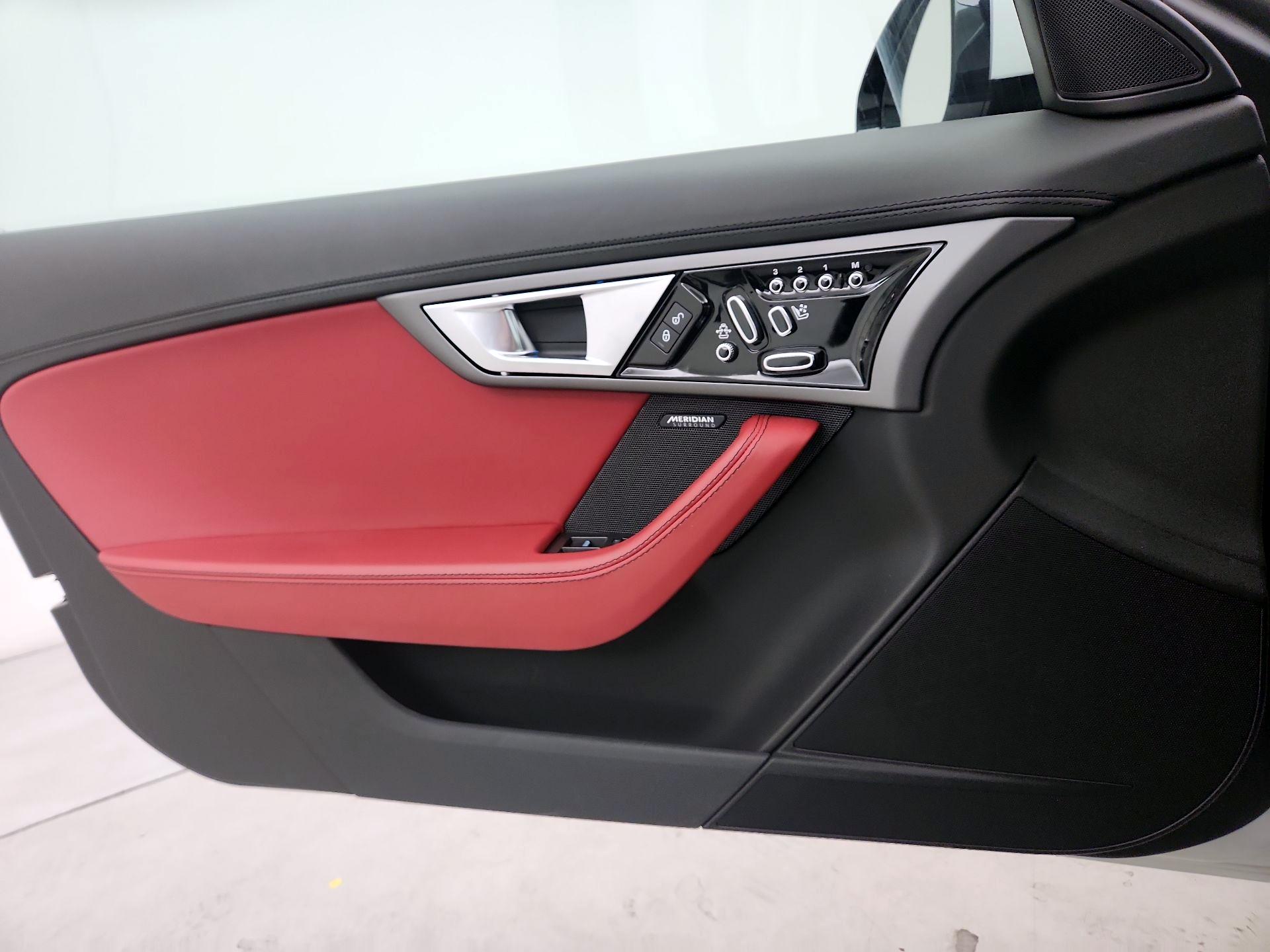 Thumbnail: 2016 Jaguar F-Type - 12