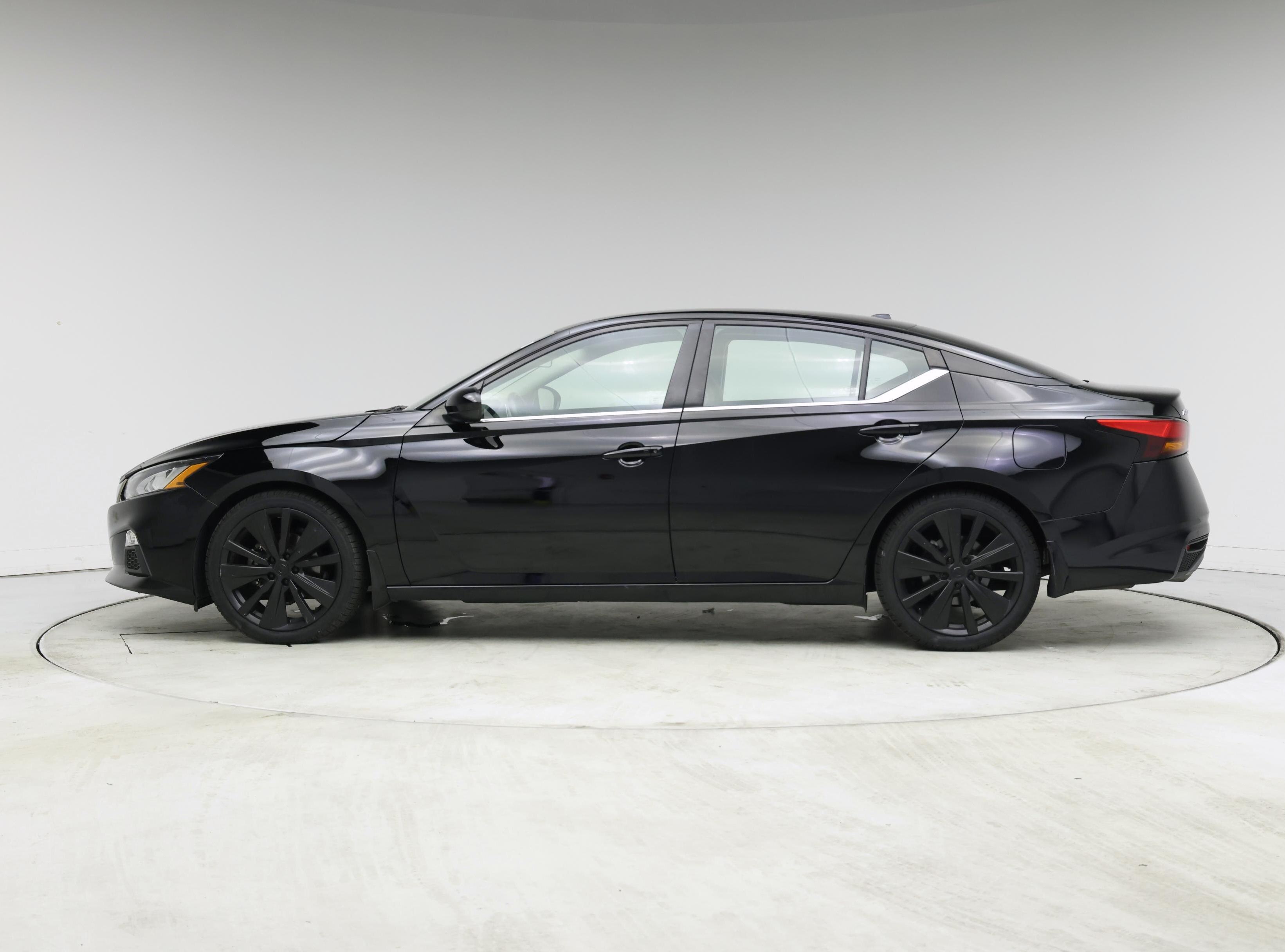 Thumbnail: 2022 Nissan Altima - 3