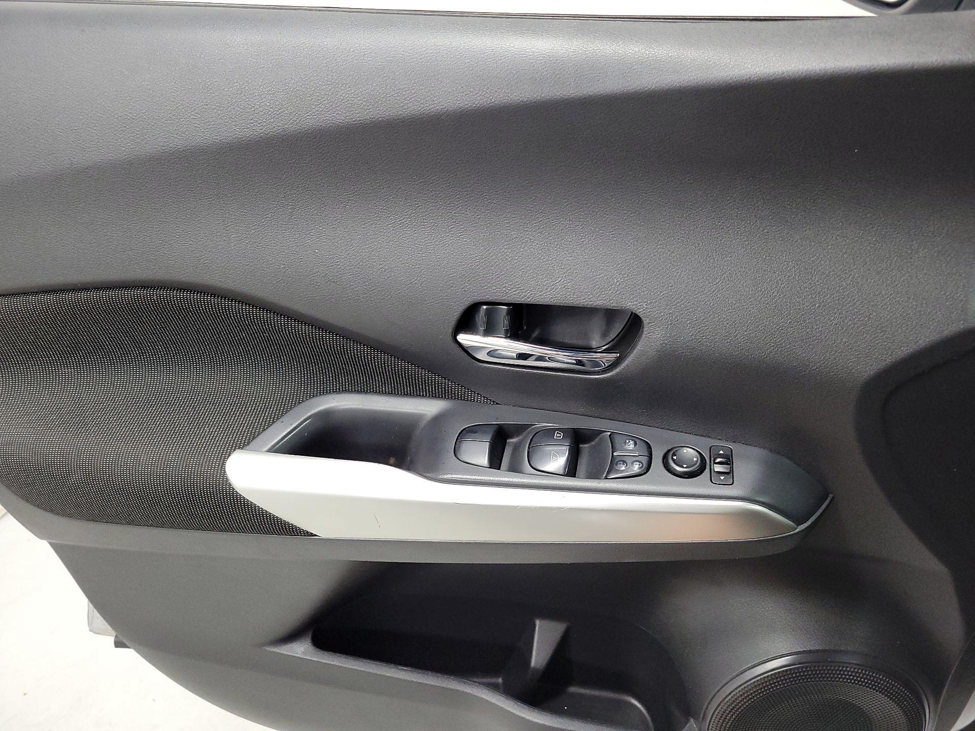 Thumbnail: 2019 Nissan Kicks - 12