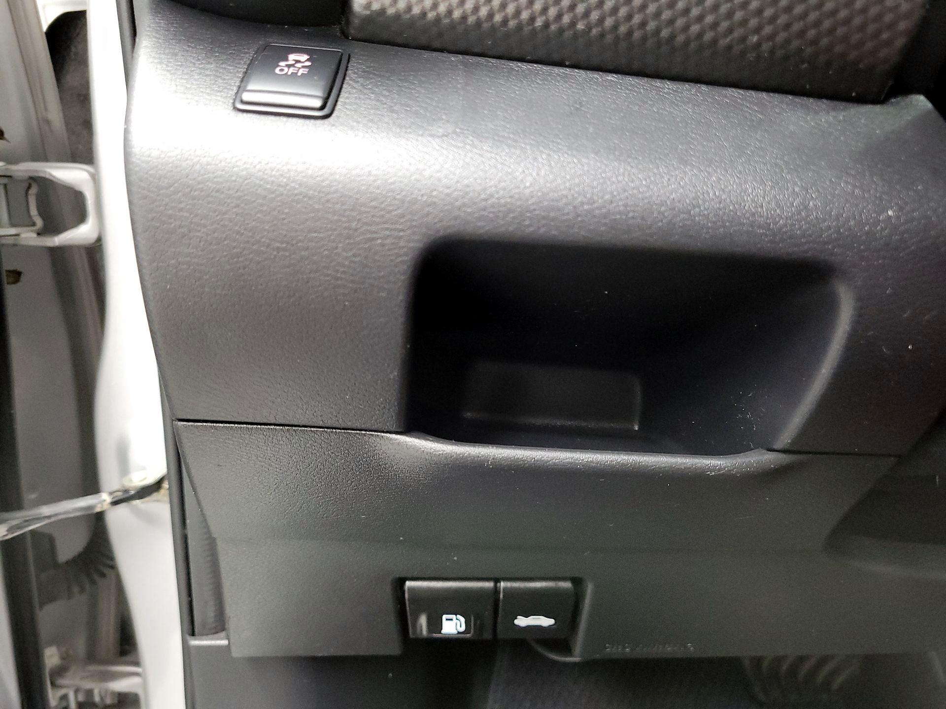 Thumbnail: 2019 Nissan Kicks - 13