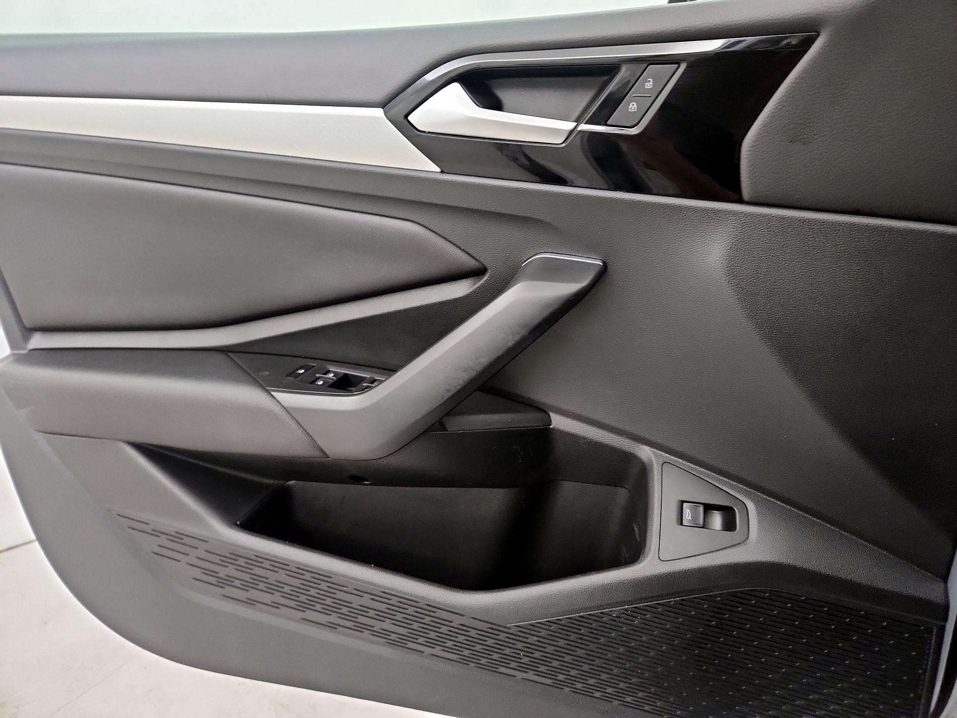 Thumbnail: 2019 Volkswagen Jetta - 12