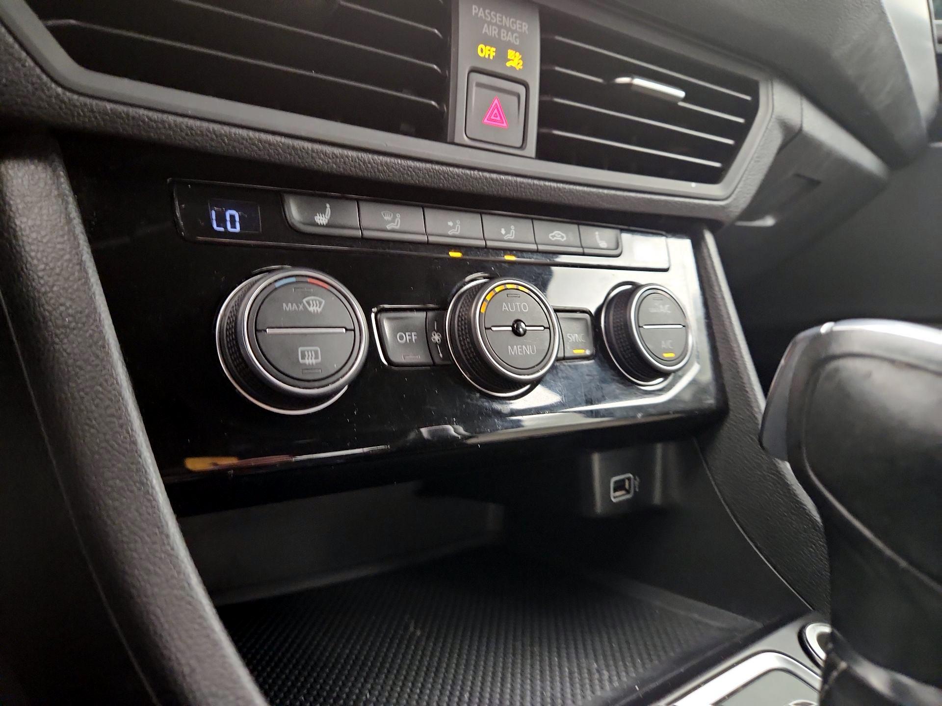 Thumbnail: 2019 Volkswagen Jetta - 16