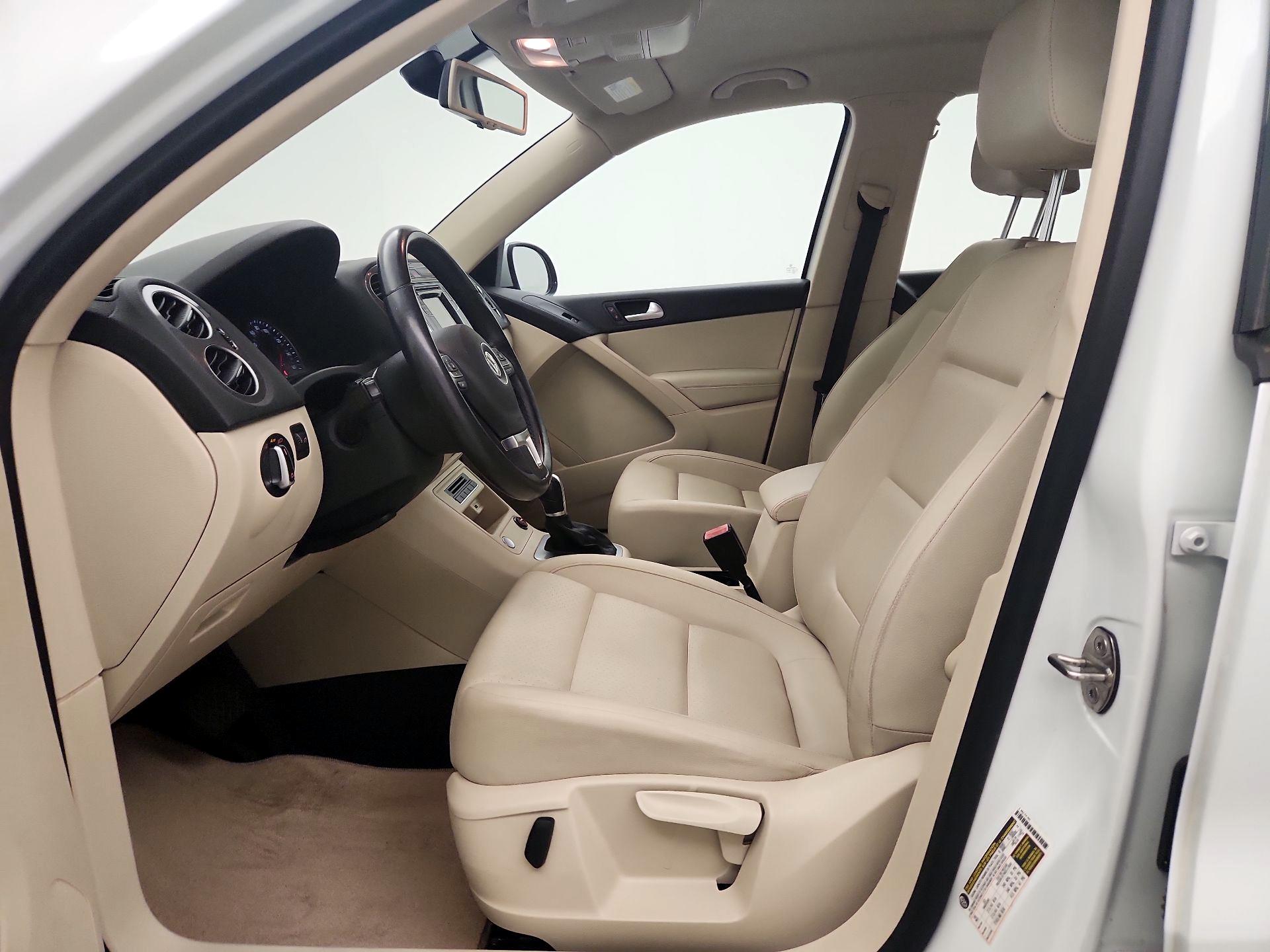 Thumbnail: 2016 Volkswagen Tiguan - 11