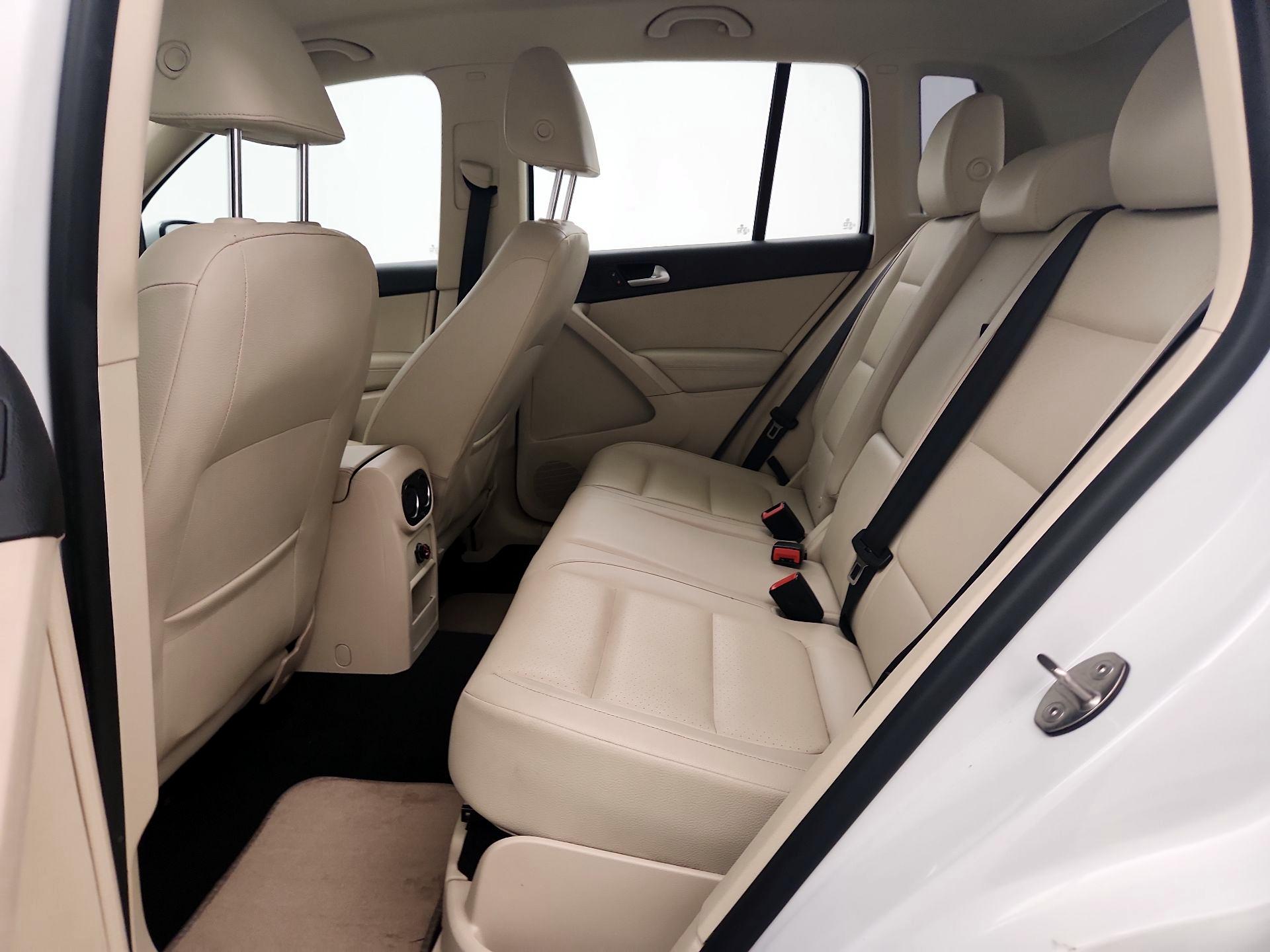Thumbnail: 2016 Volkswagen Tiguan - 19