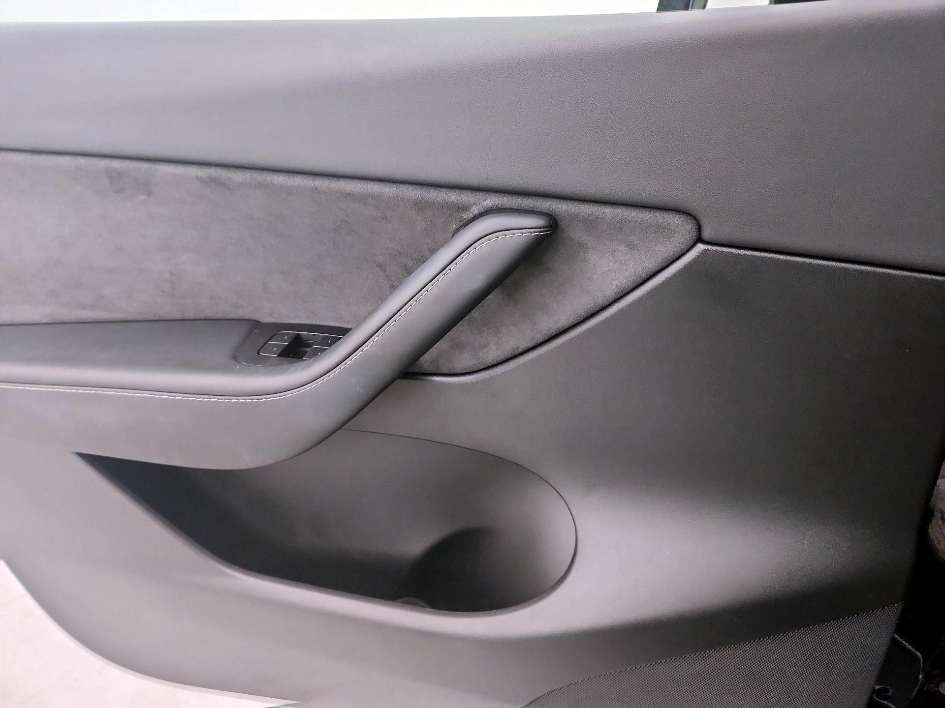 Thumbnail: 2022 Tesla Model Y - 12