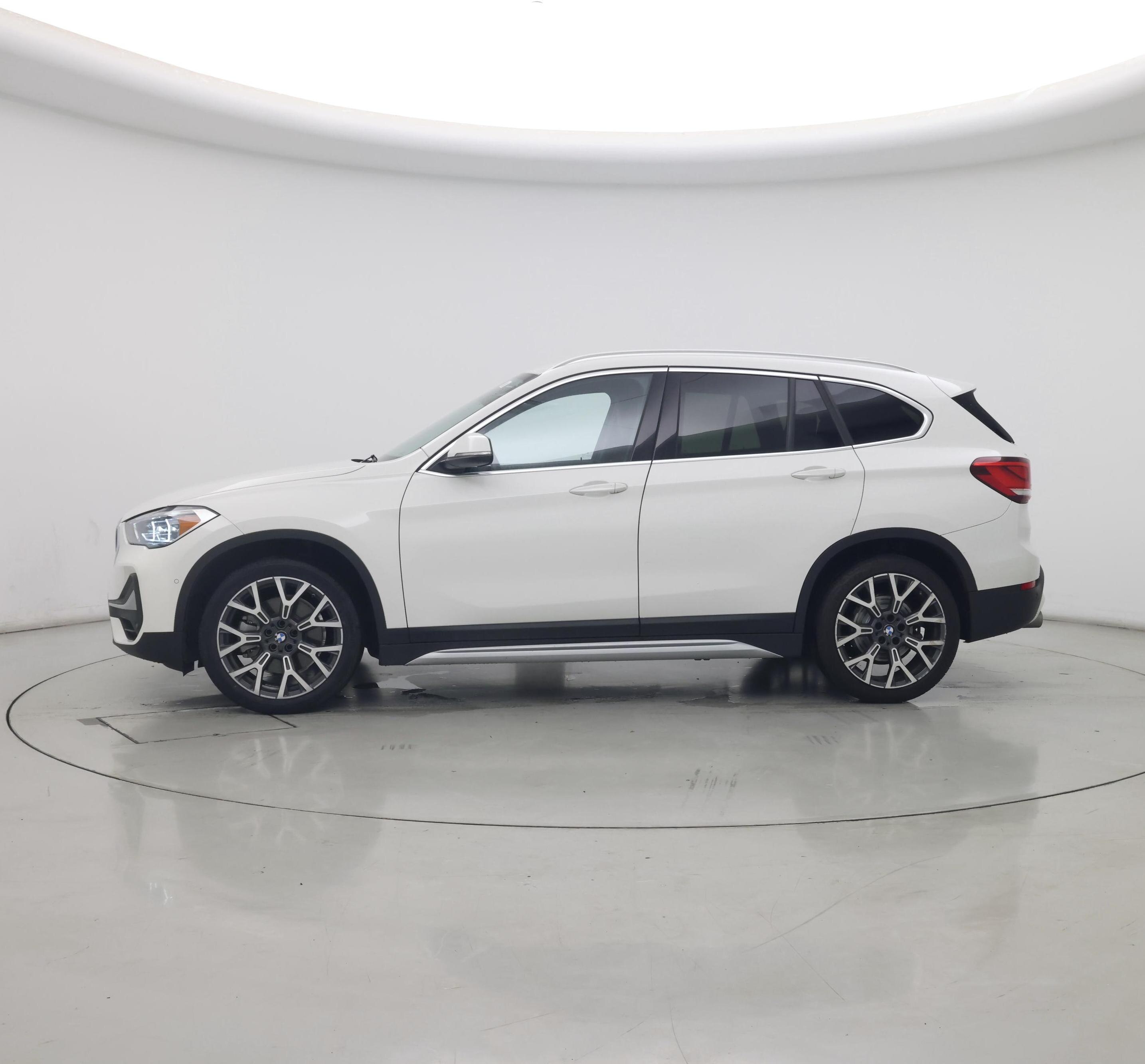 Thumbnail: 2021 BMW X1 - 3