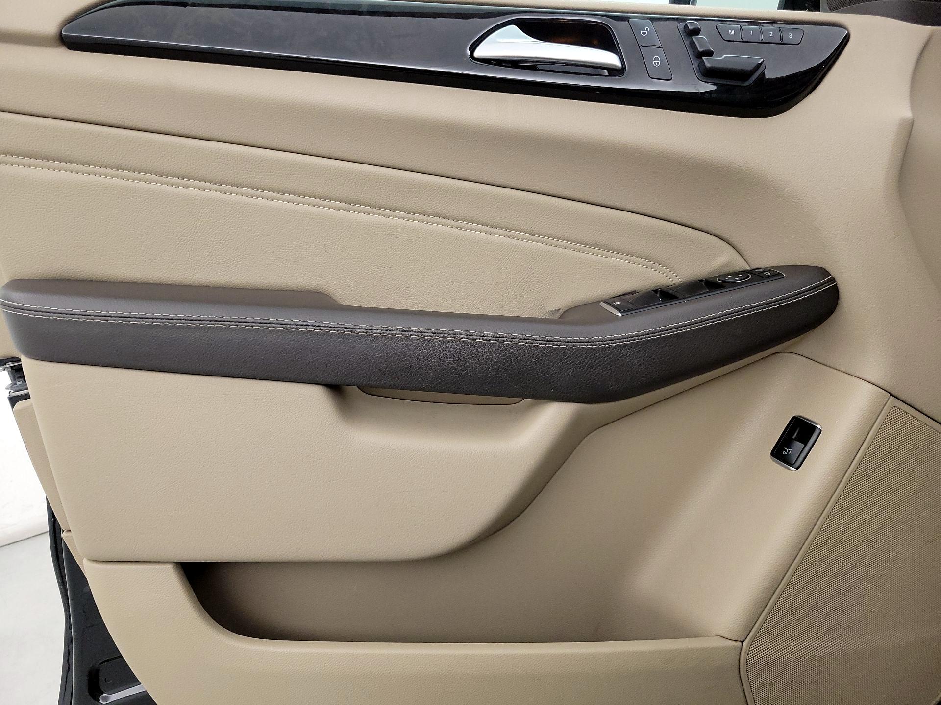 Thumbnail: 2015 Mercedes-Benz M-Class - 12