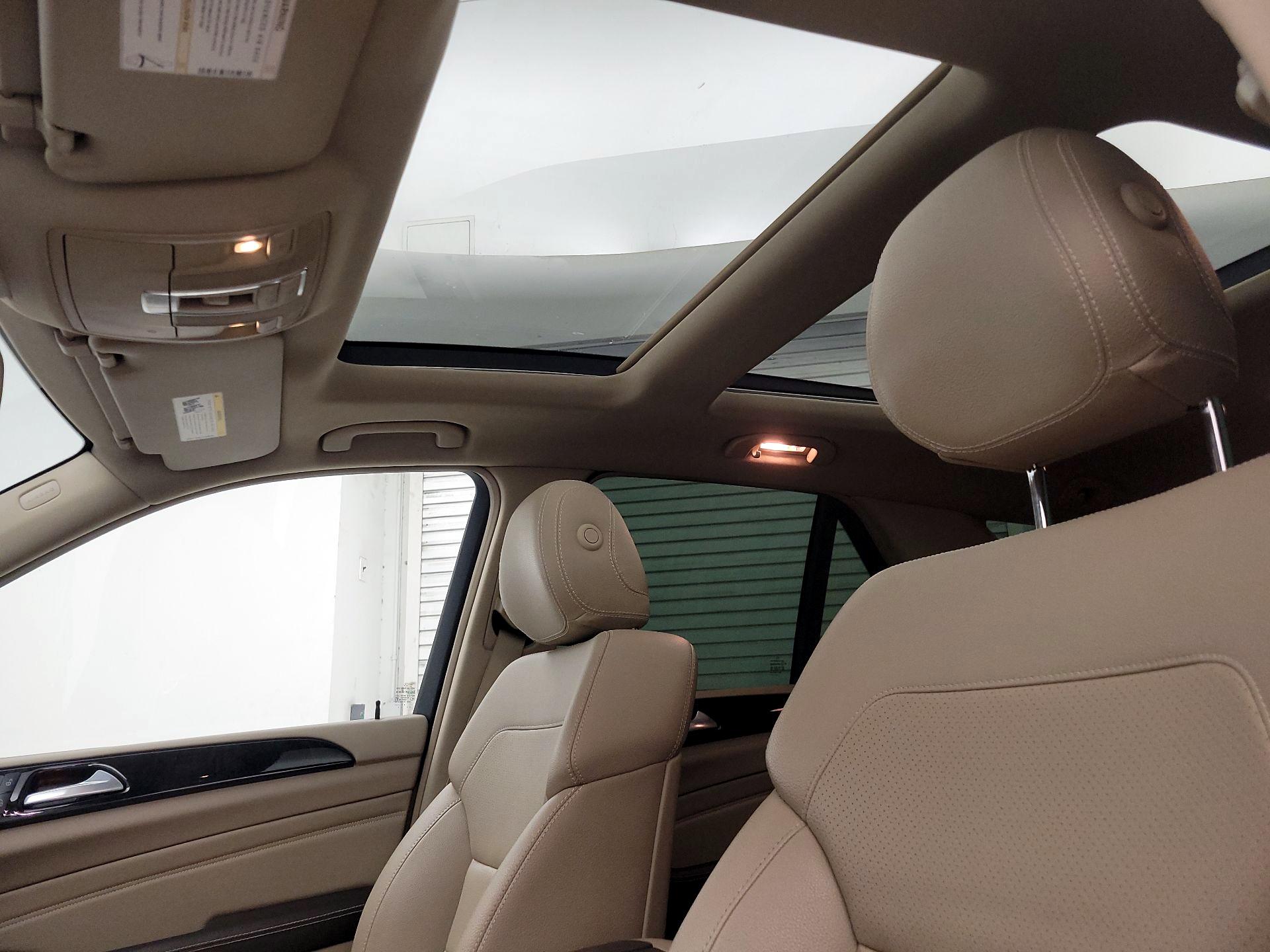 Thumbnail: 2015 Mercedes-Benz M-Class - 20