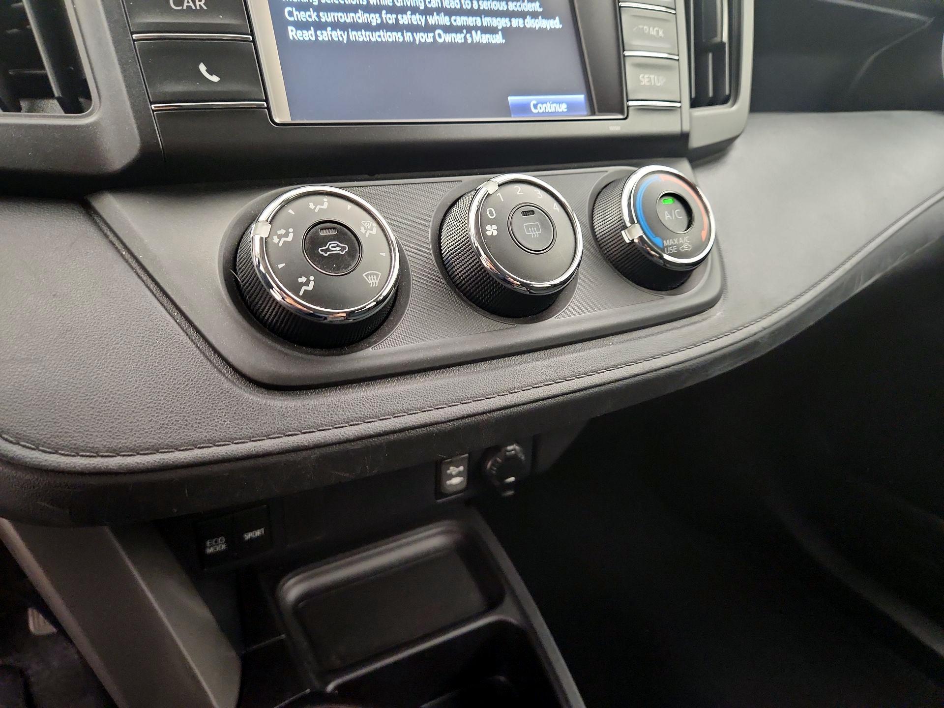 Thumbnail: 2016 Toyota RAV4 - 16