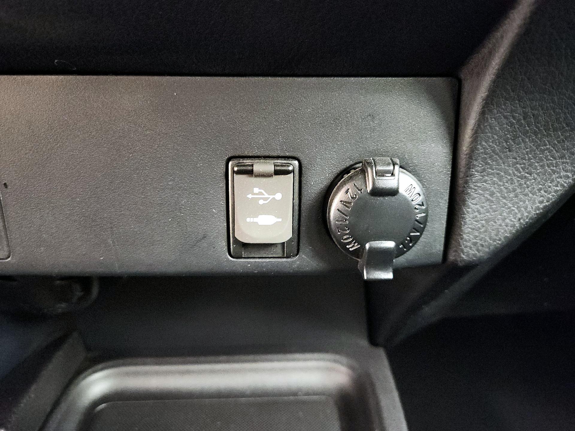 Thumbnail: 2016 Toyota RAV4 - 18