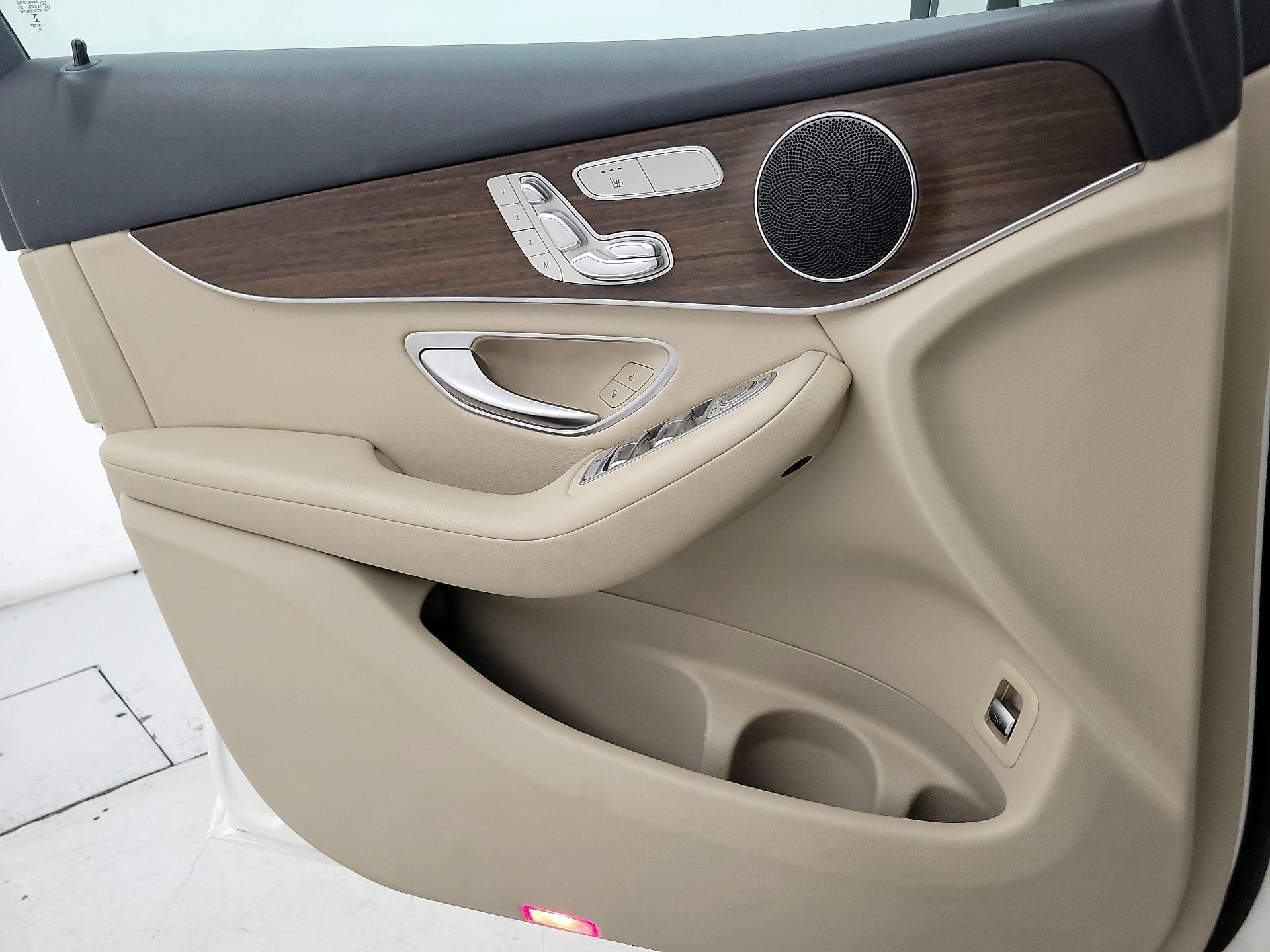Thumbnail: 2022 Mercedes-Benz GLC - 12