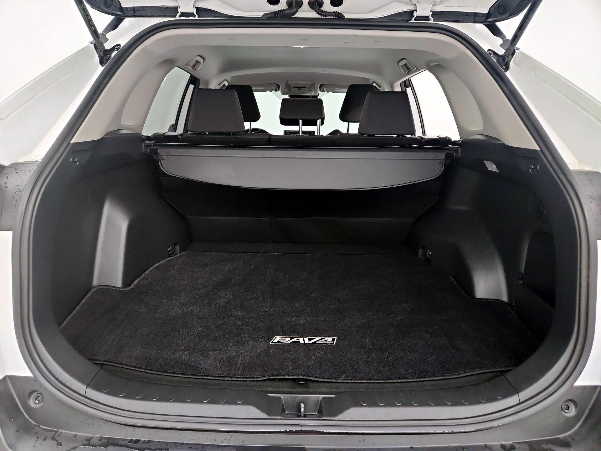 Thumbnail: 2020 Toyota RAV4 - 20