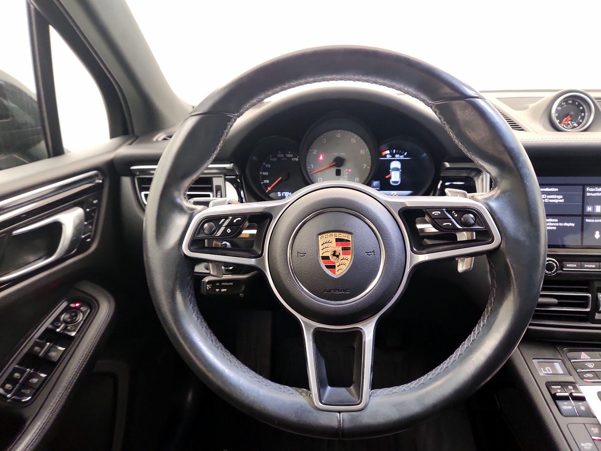 Thumbnail: 2021 Porsche Macan - 10
