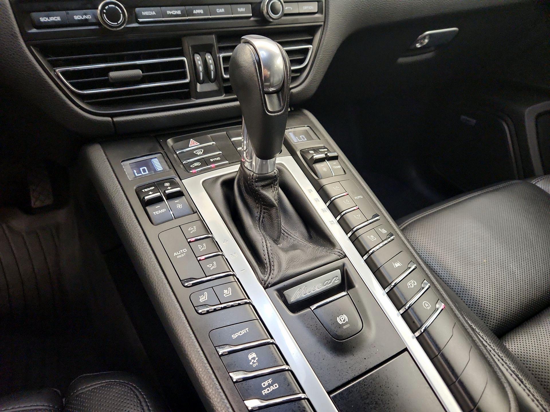 Thumbnail: 2021 Porsche Macan - 18