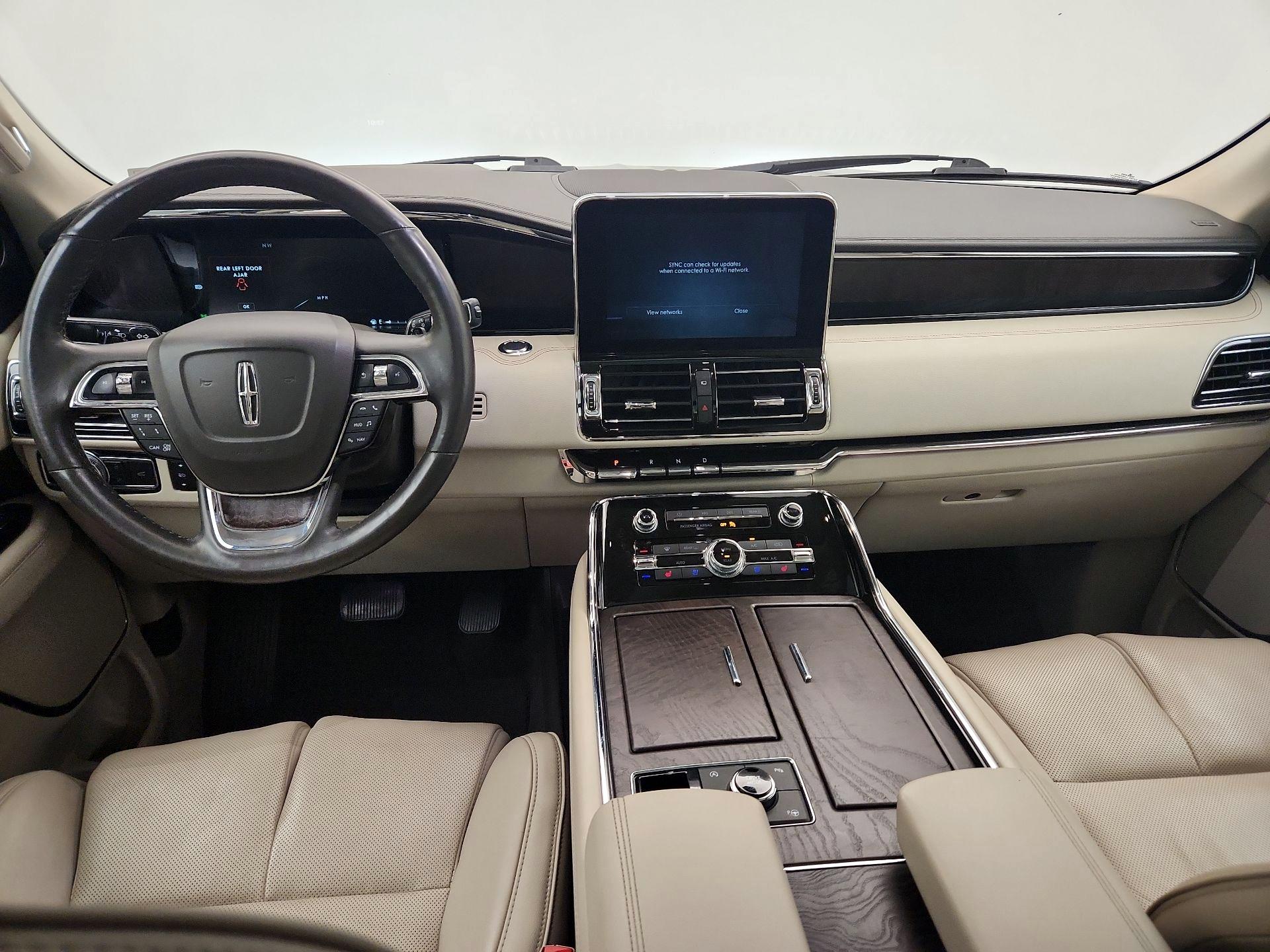 Thumbnail: 2018 Lincoln Navigator L - 9