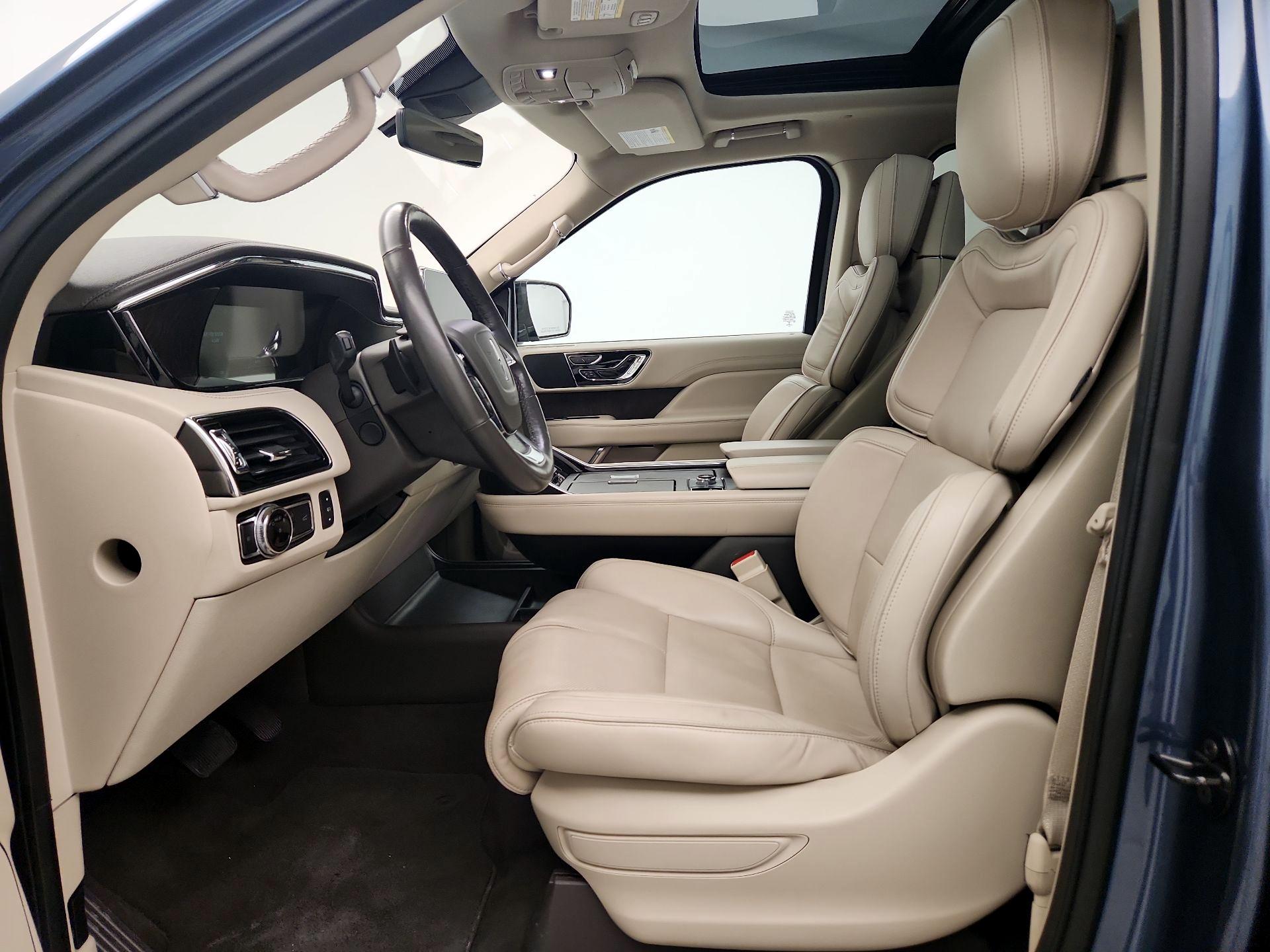 Thumbnail: 2018 Lincoln Navigator L - 11