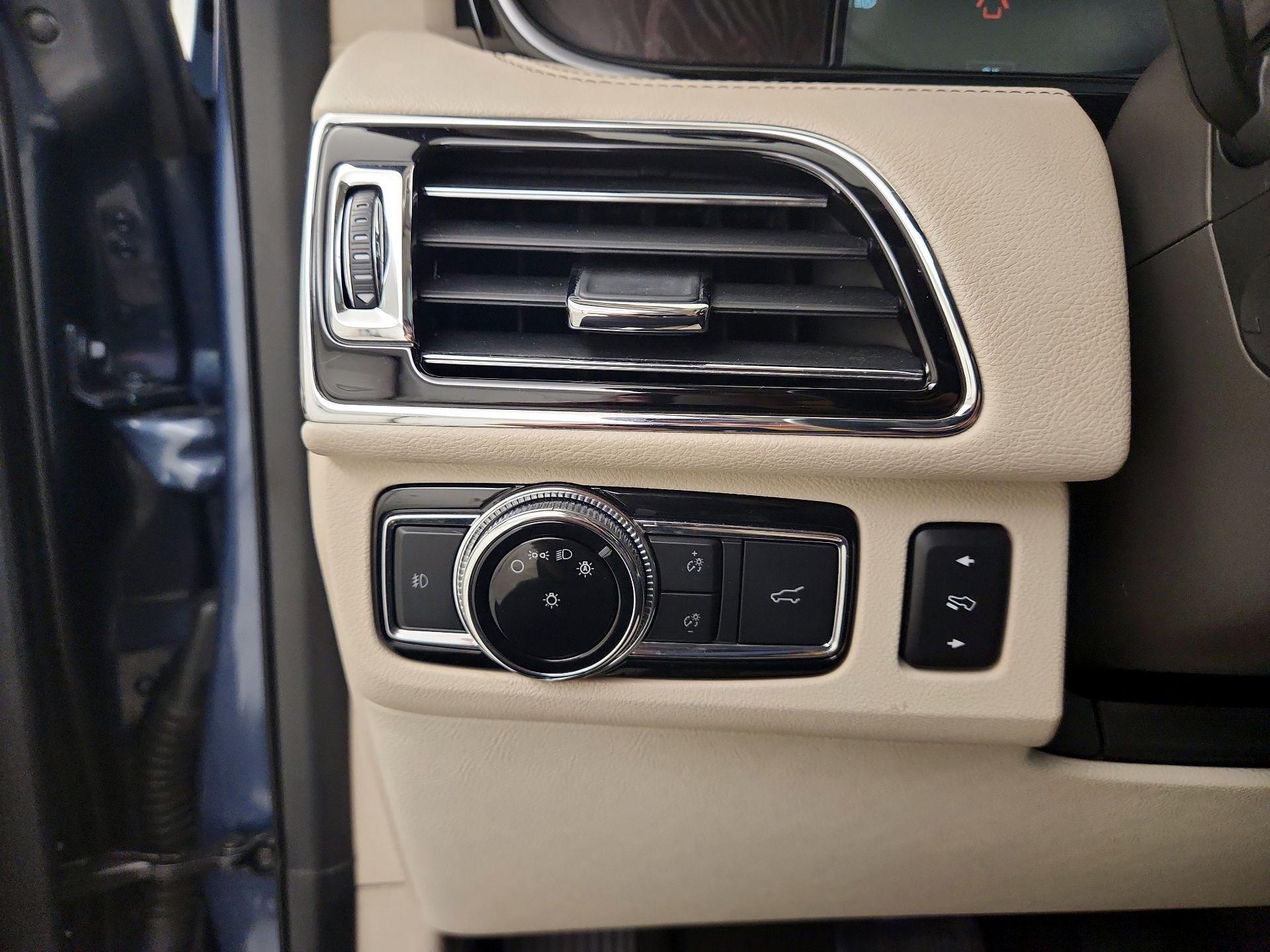 Thumbnail: 2018 Lincoln Navigator L - 13