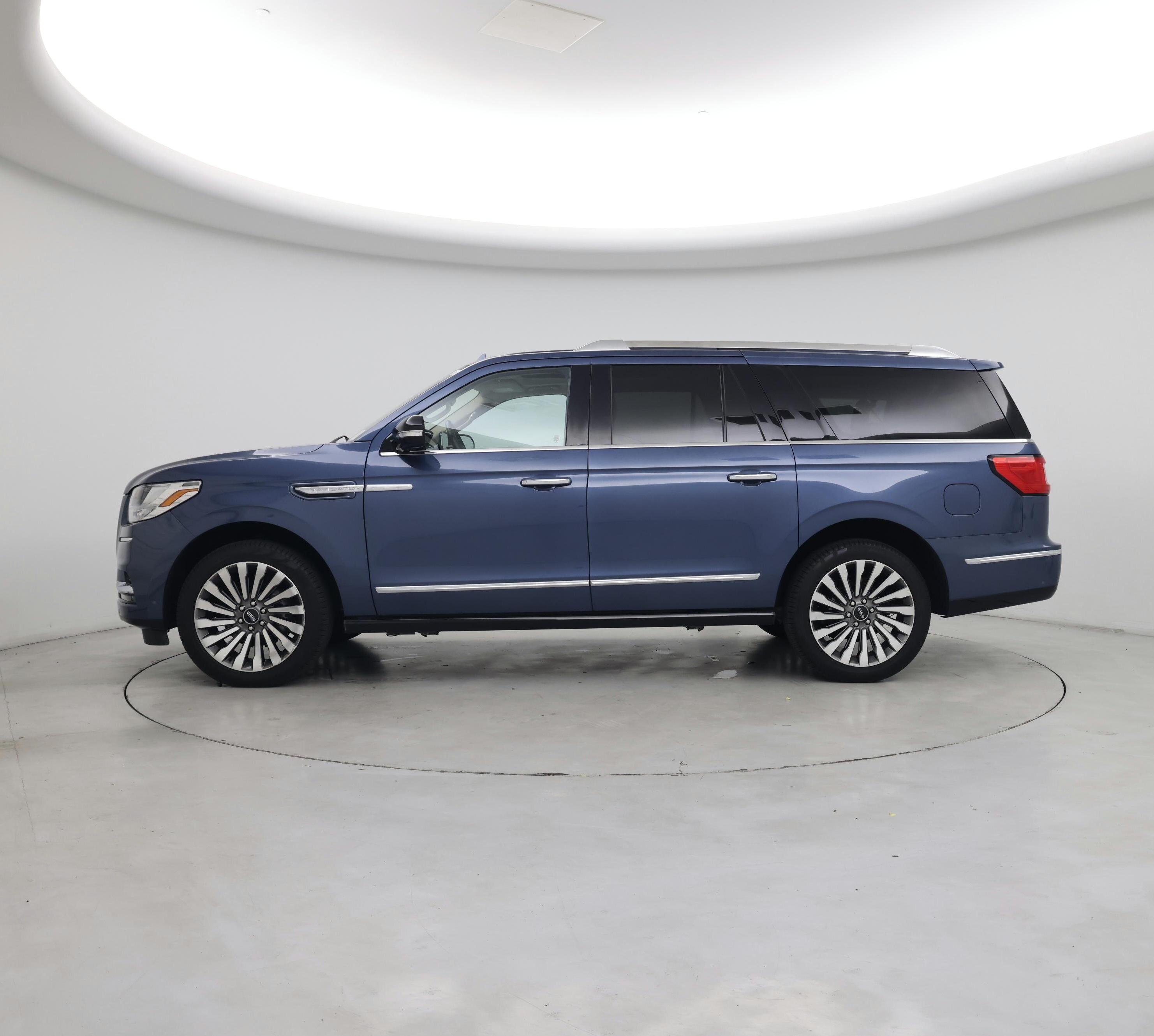 Thumbnail: 2018 Lincoln Navigator L - 3