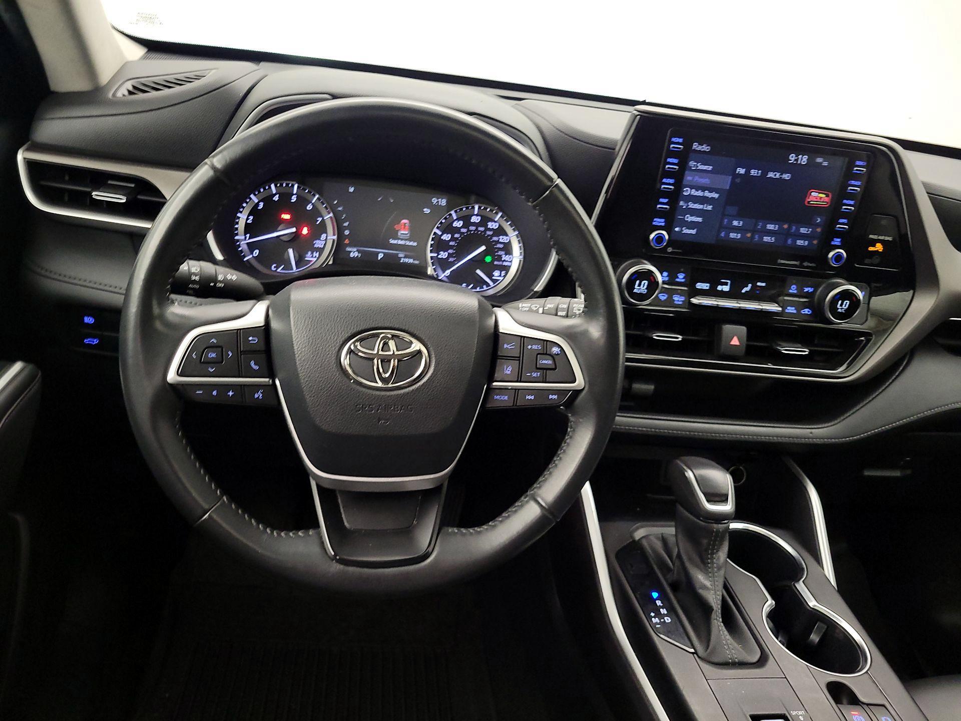 Thumbnail: 2022 Toyota Highlander - 10