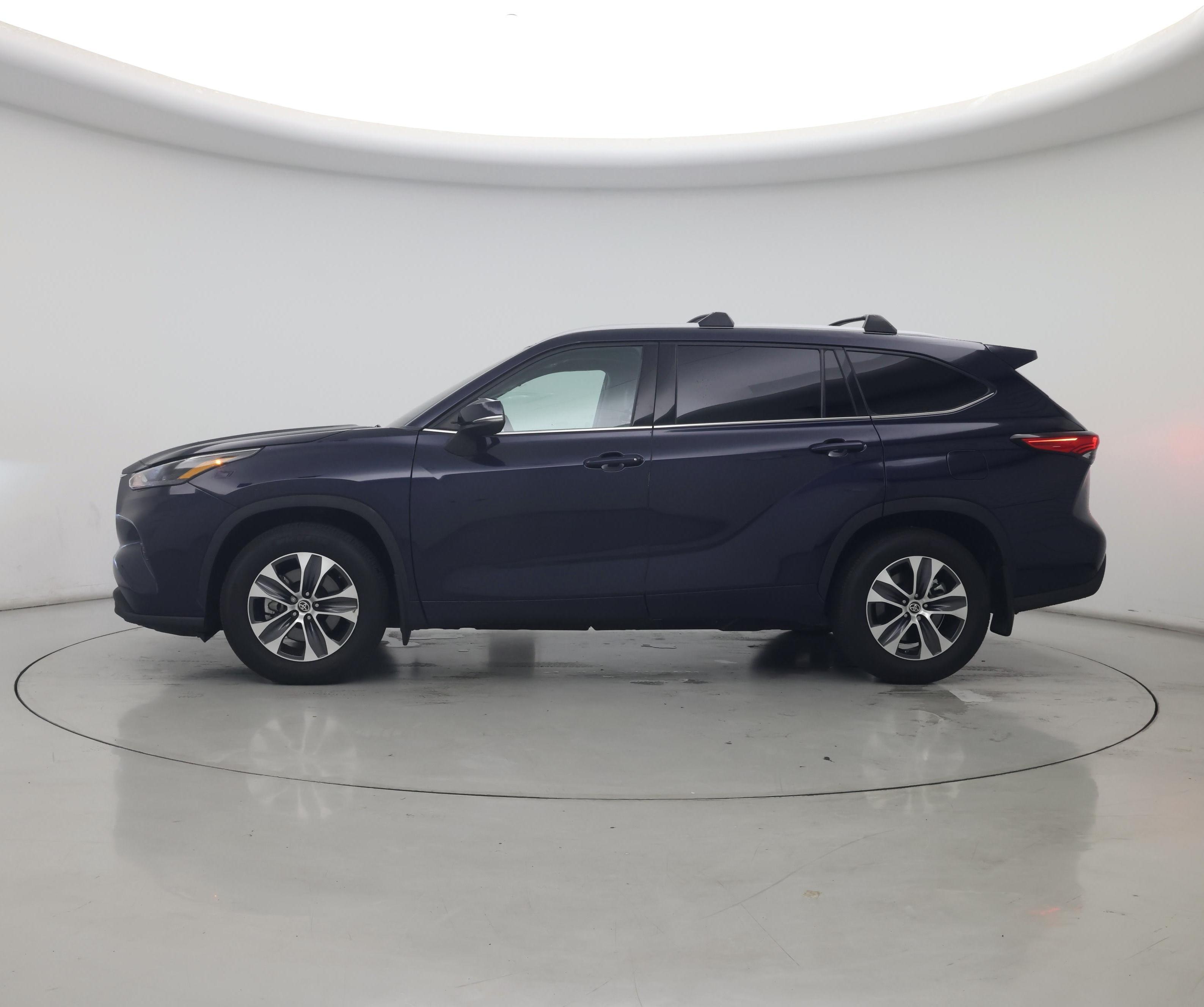 Thumbnail: 2022 Toyota Highlander - 3