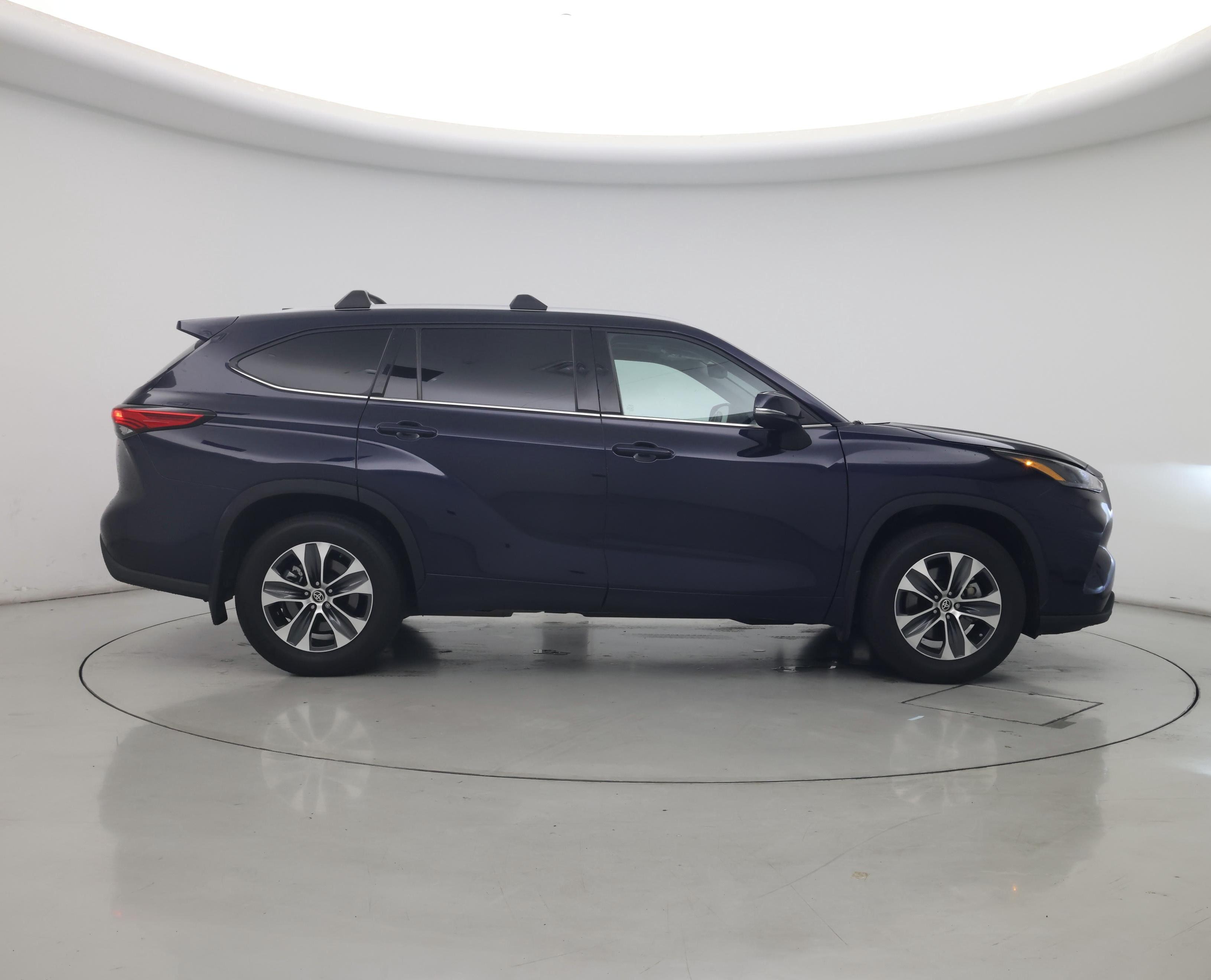 Thumbnail: 2022 Toyota Highlander - 7