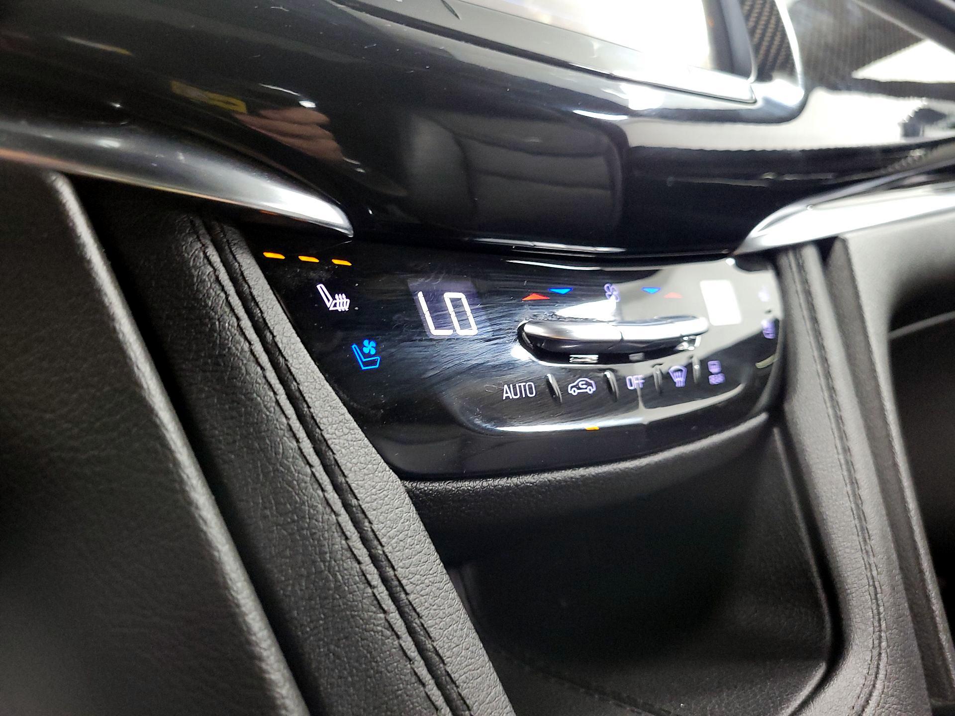 Thumbnail: 2023 Cadillac XT6 - 16