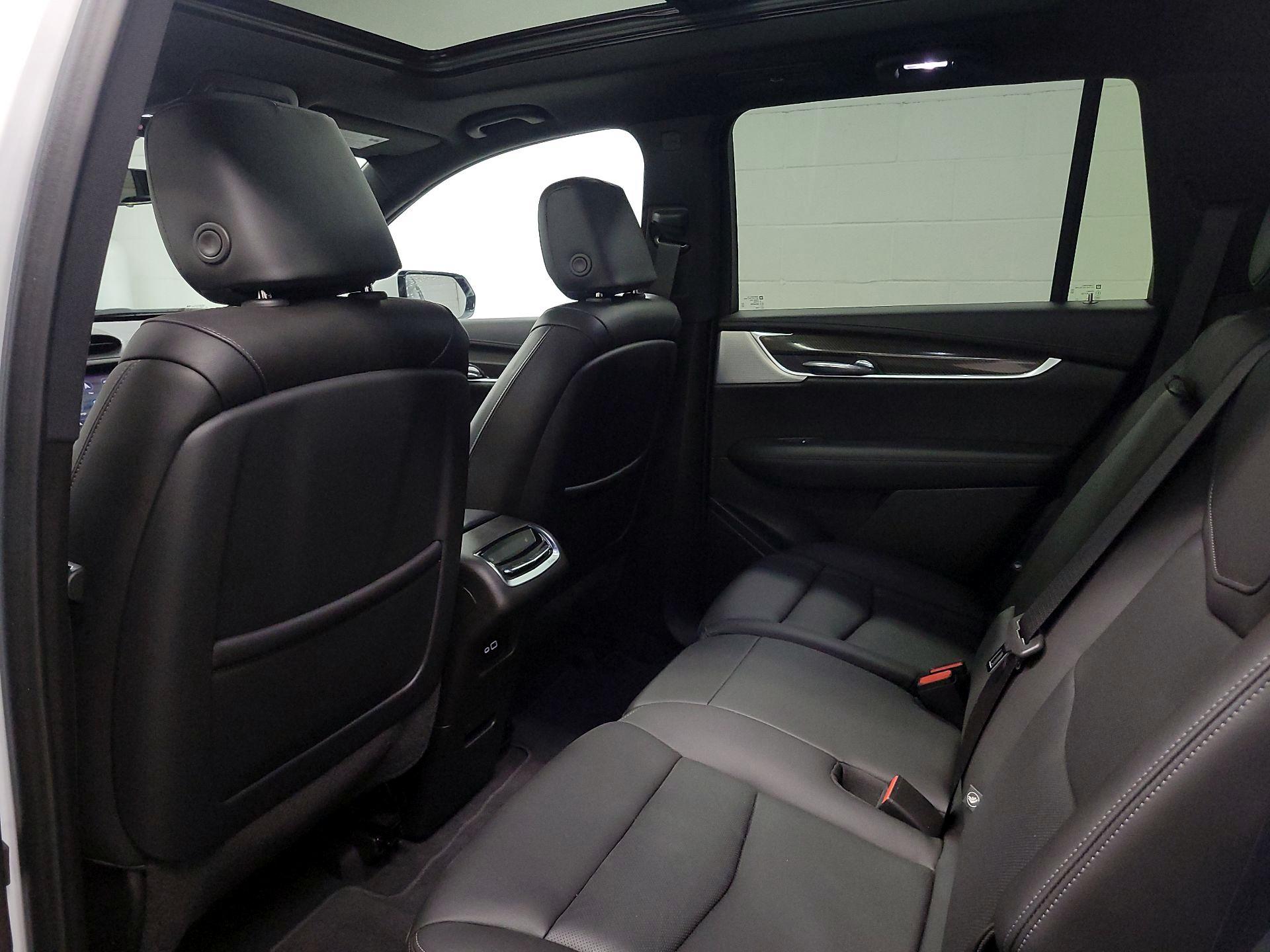 Thumbnail: 2023 Cadillac XT6 - 19