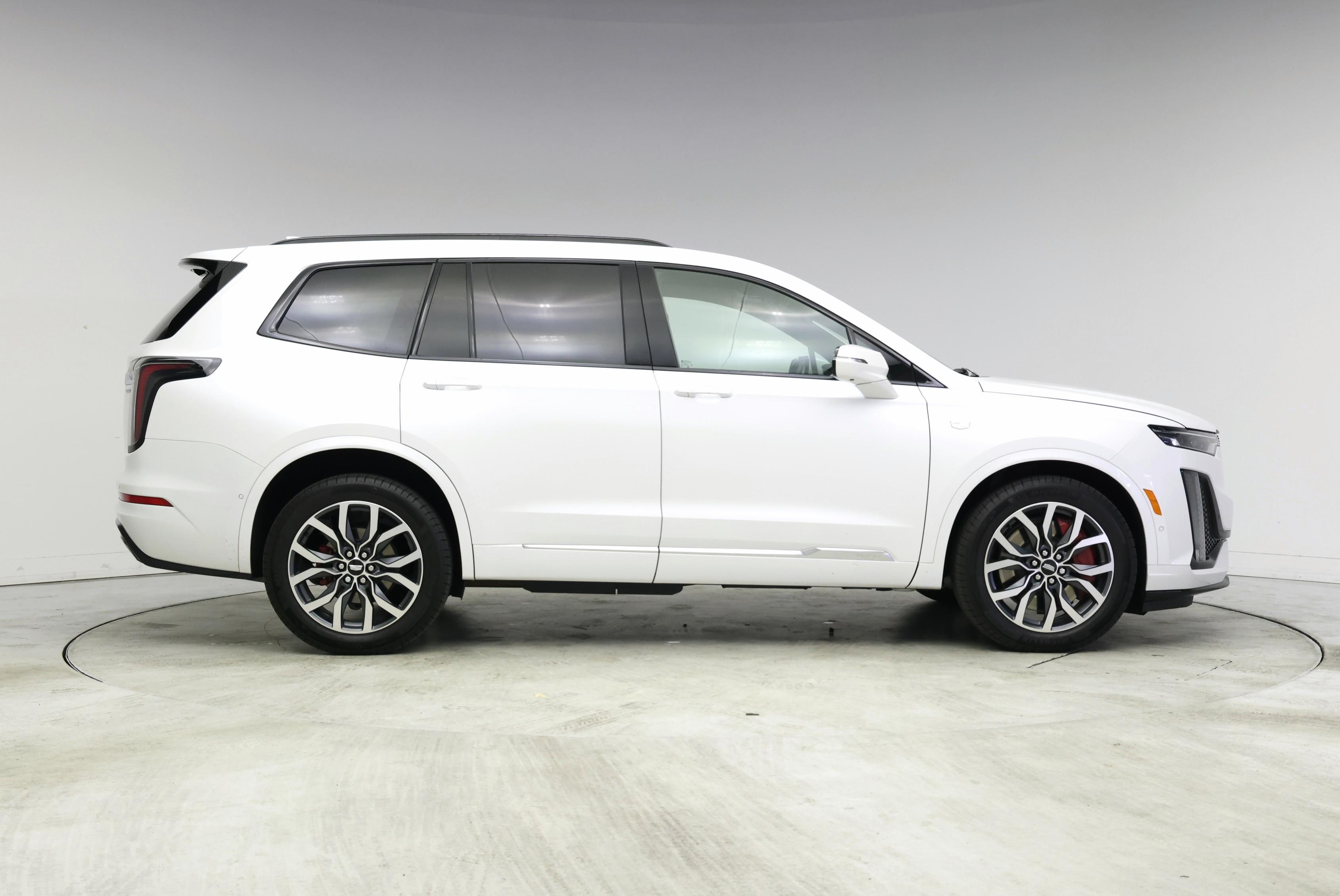 Thumbnail: 2023 Cadillac XT6 - 7