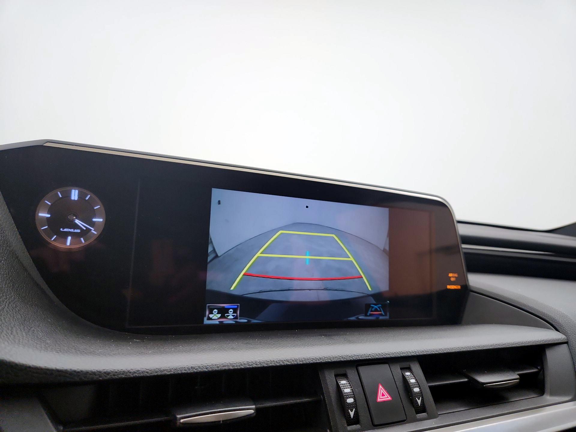 Thumbnail: 2021 Lexus ES - 14