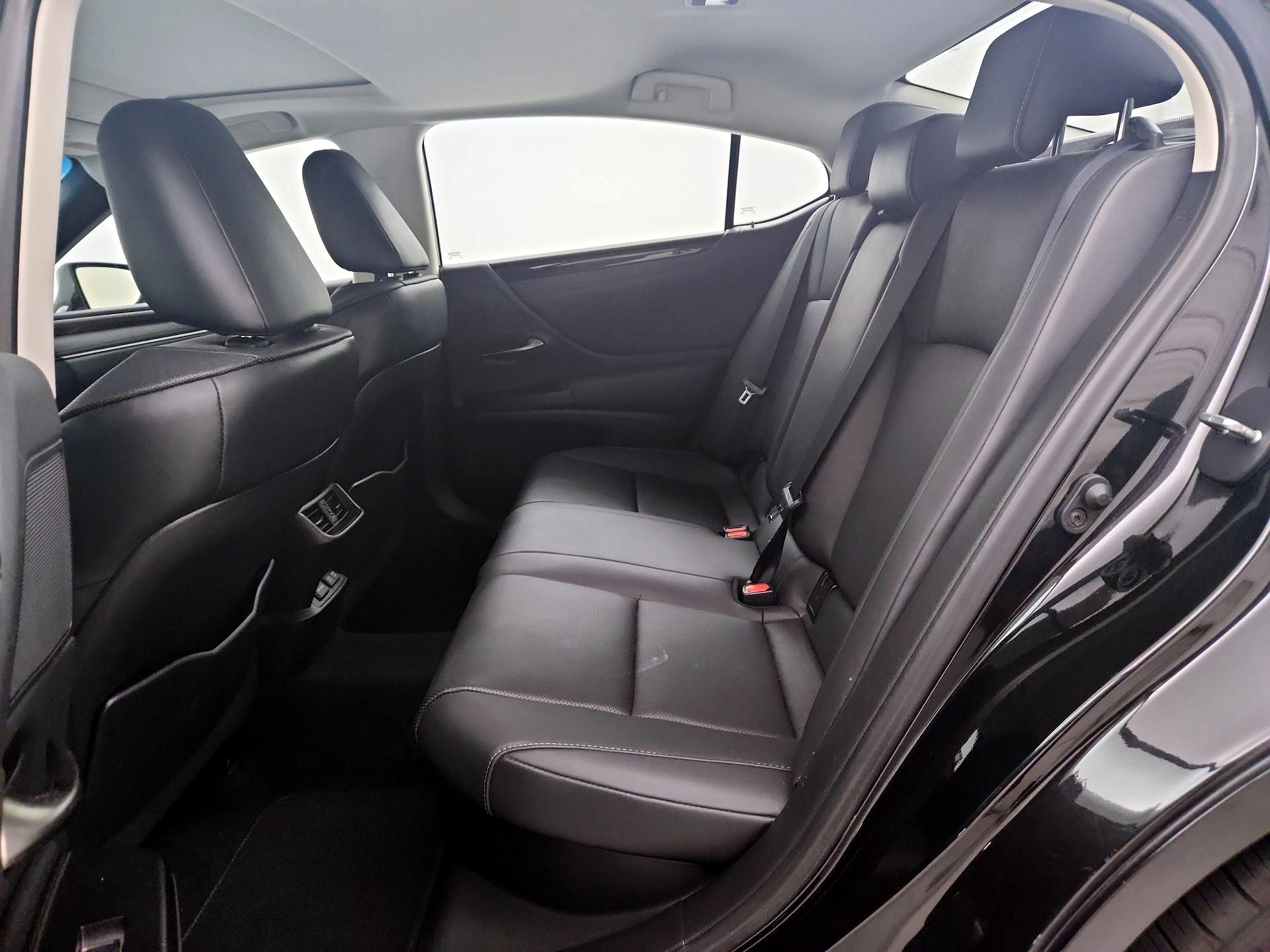 Thumbnail: 2021 Lexus ES - 20
