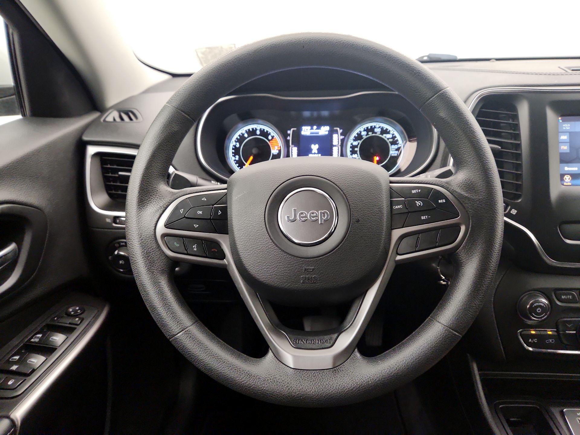Thumbnail: 2019 Jeep Cherokee - 10