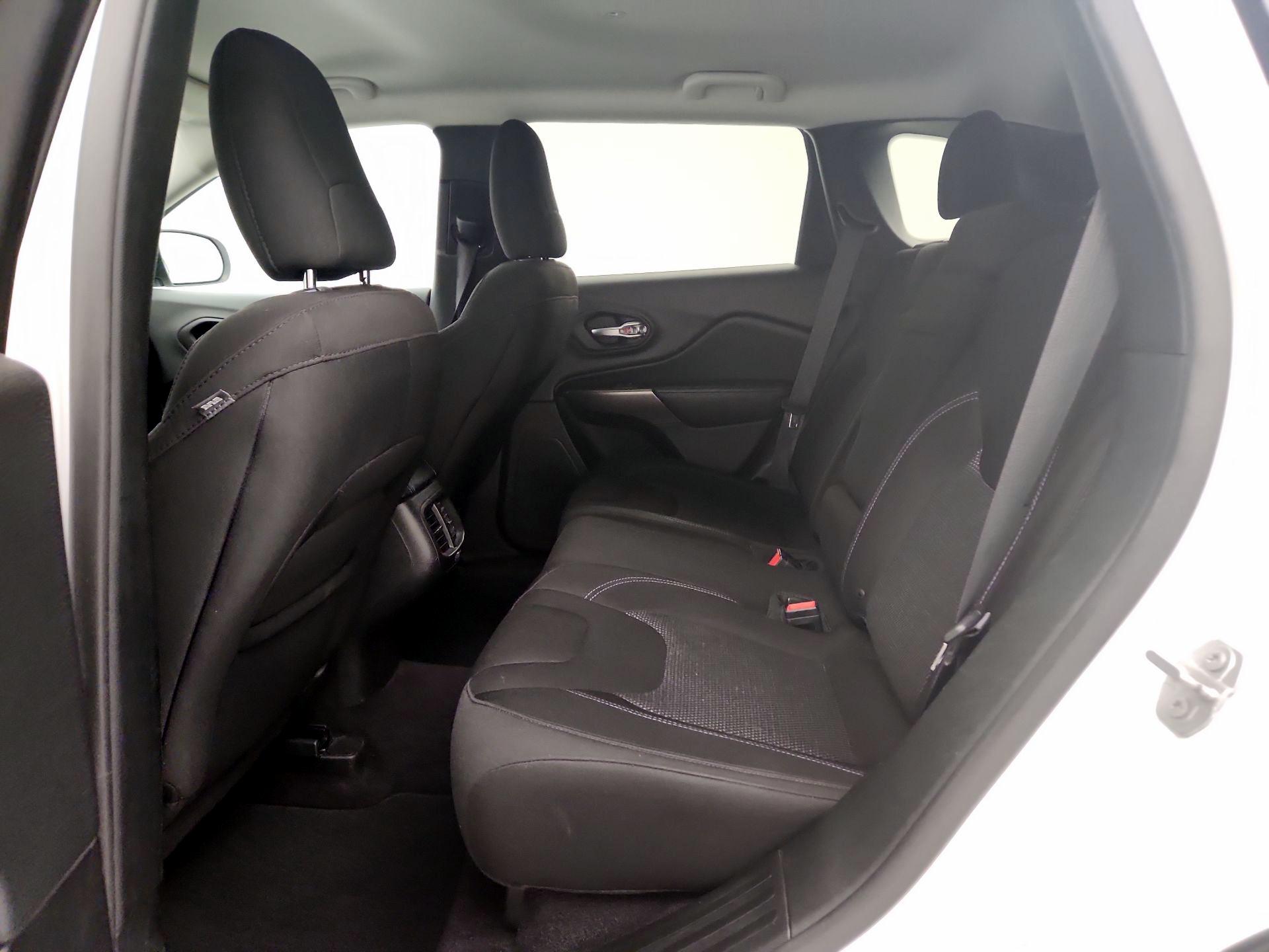 Thumbnail: 2019 Jeep Cherokee - 19
