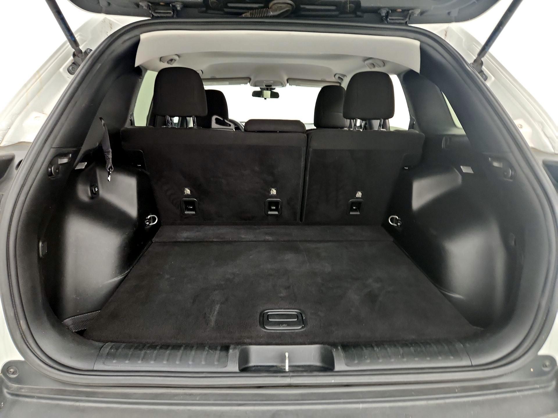 Thumbnail: 2019 Jeep Cherokee - 20