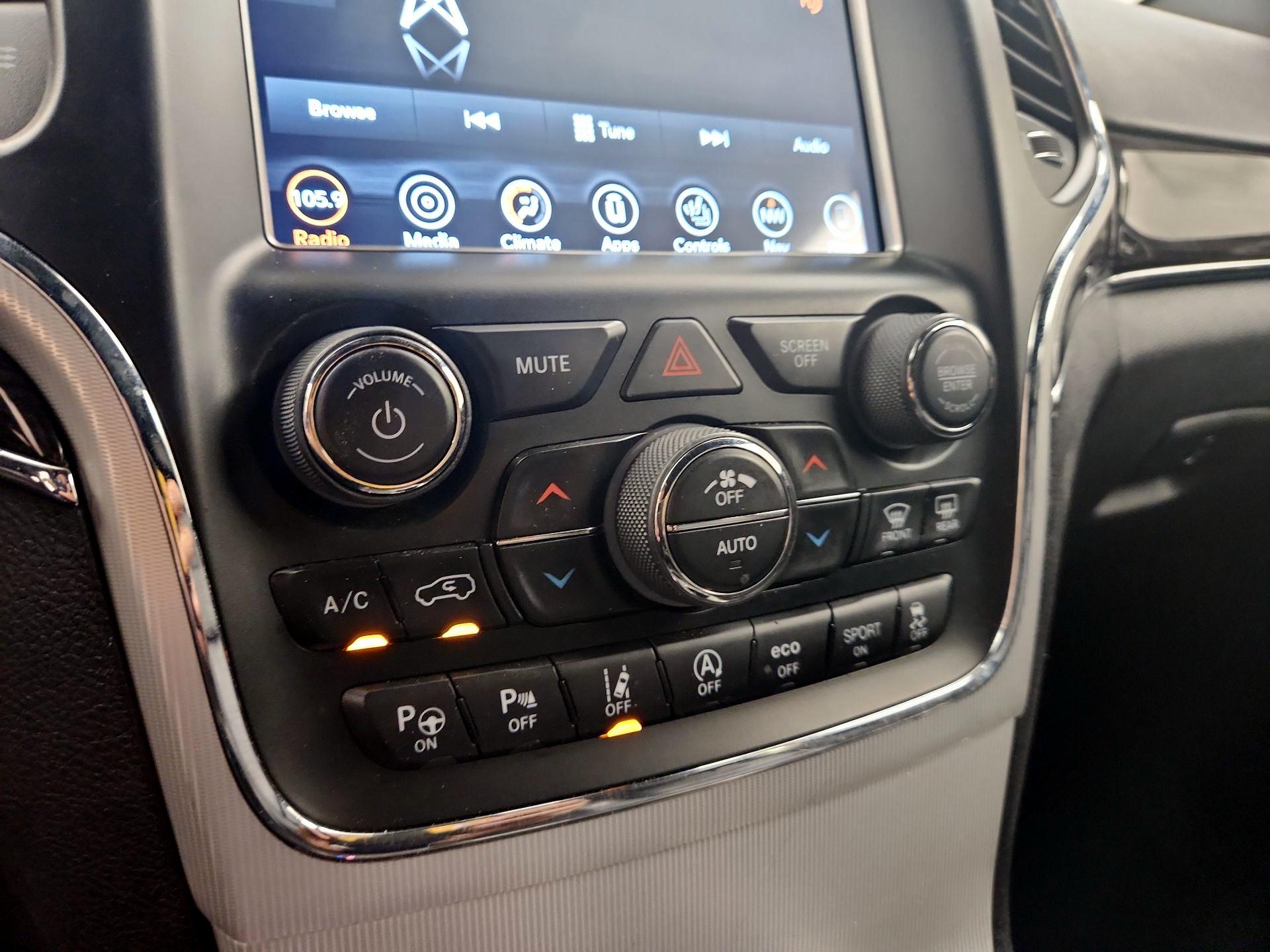 Thumbnail: 2018 Jeep Grand Cherokee - 17