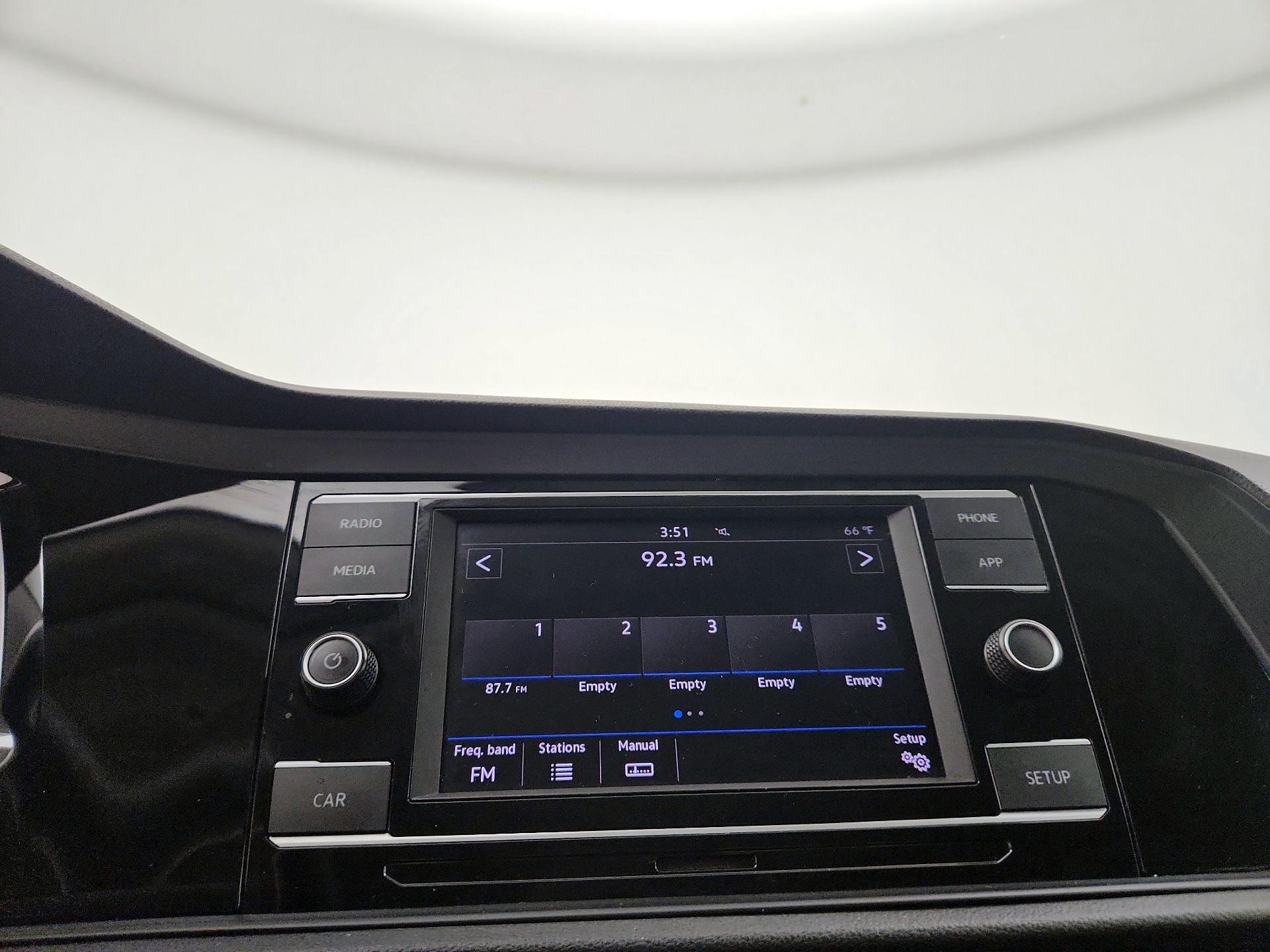 Thumbnail: 2019 Volkswagen Jetta - 15