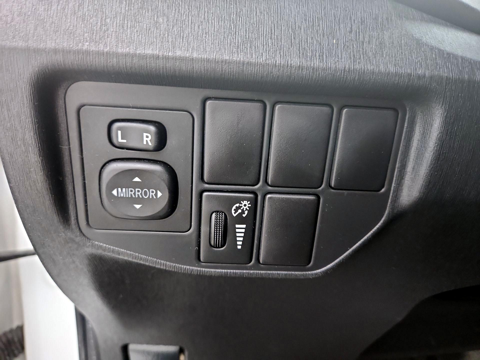 Thumbnail: 2015 Toyota Prius - 13