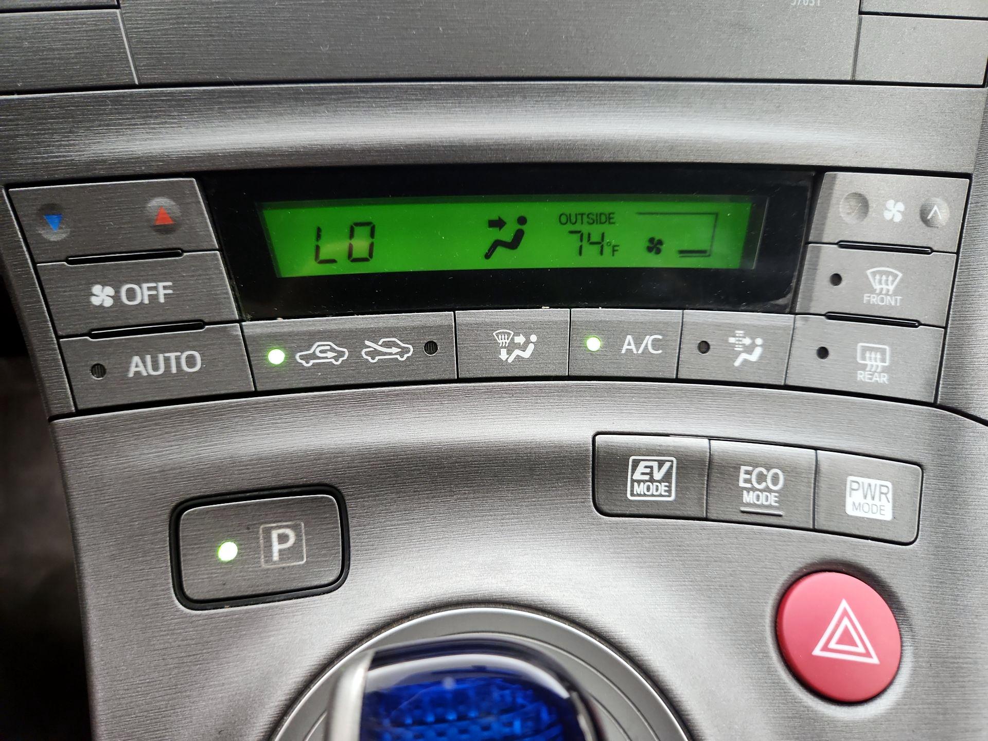 Thumbnail: 2015 Toyota Prius - 16