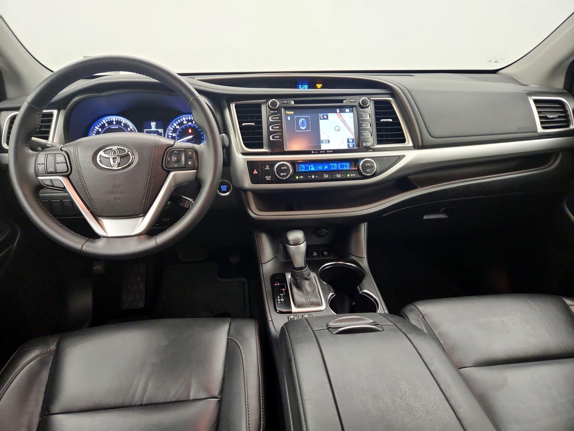 Thumbnail: 2016 Toyota Highlander - 9