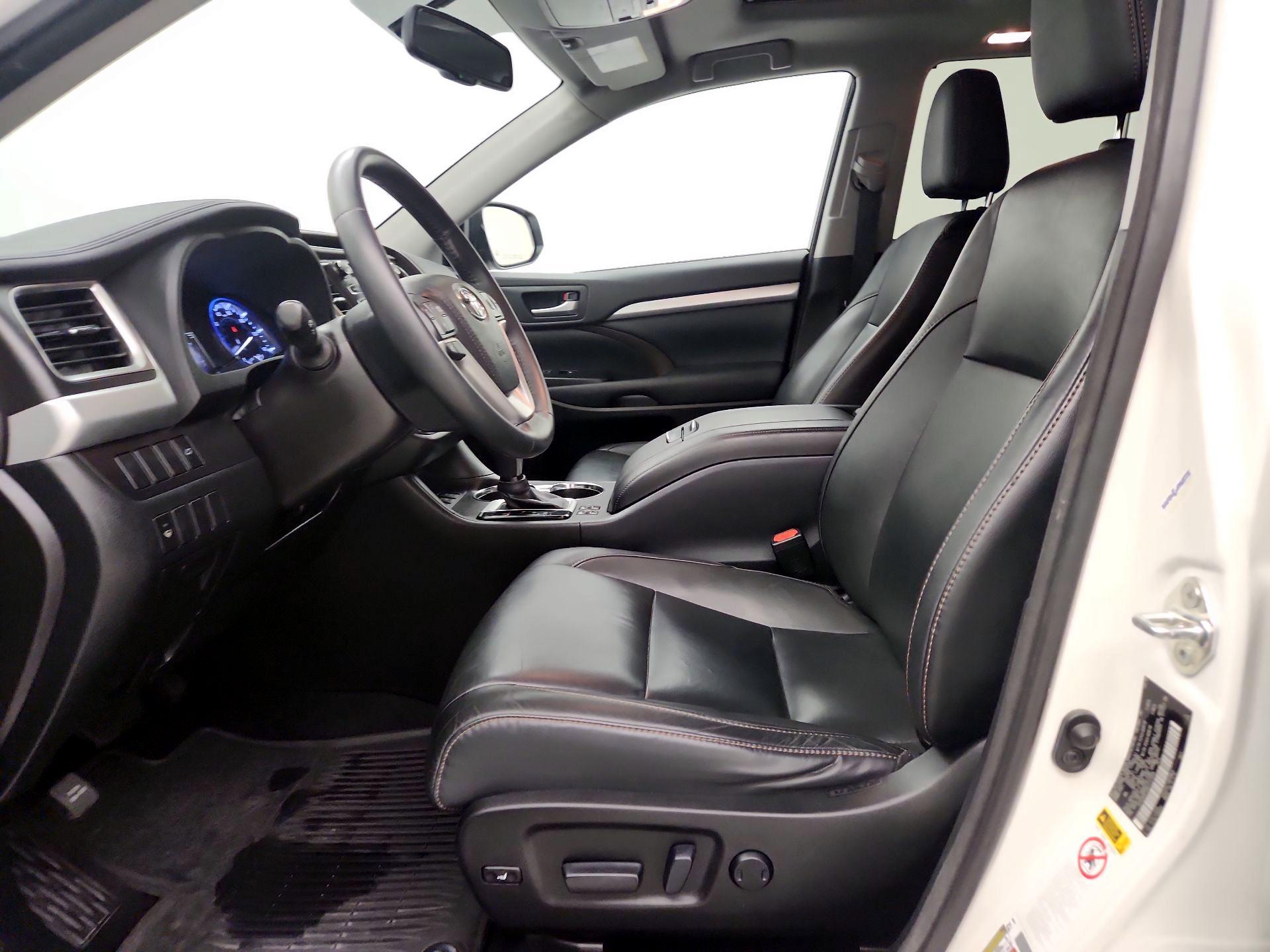 Thumbnail: 2016 Toyota Highlander - 11